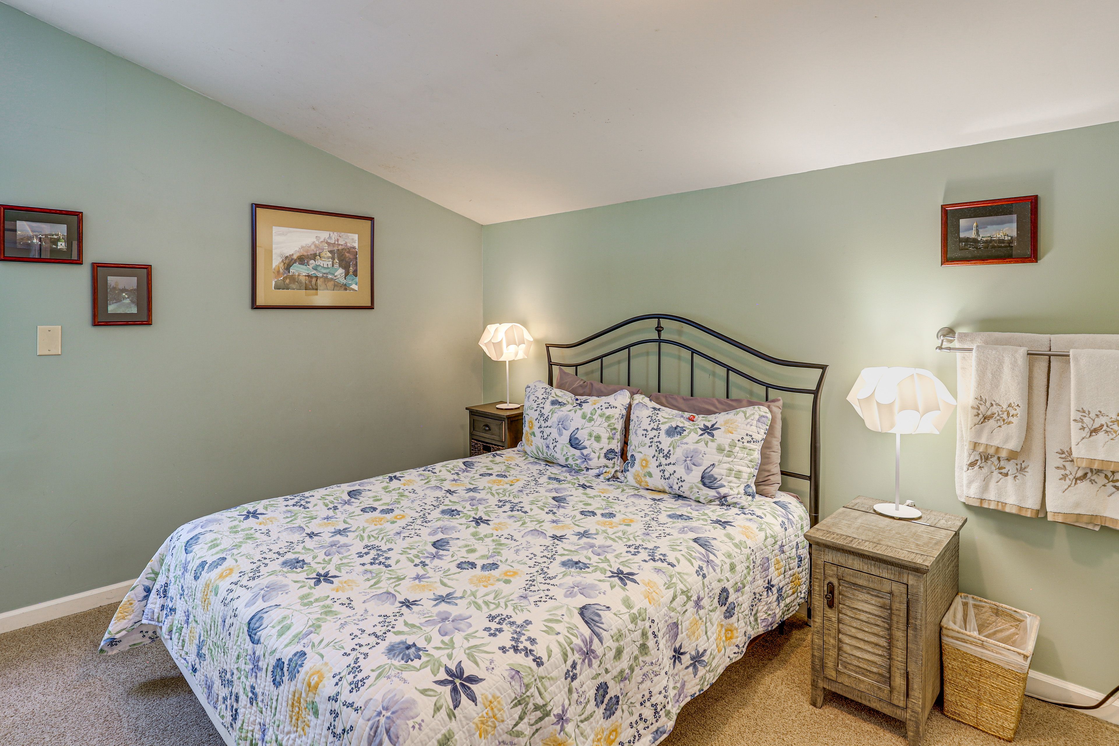 Bedroom 2 | Queen Bed
