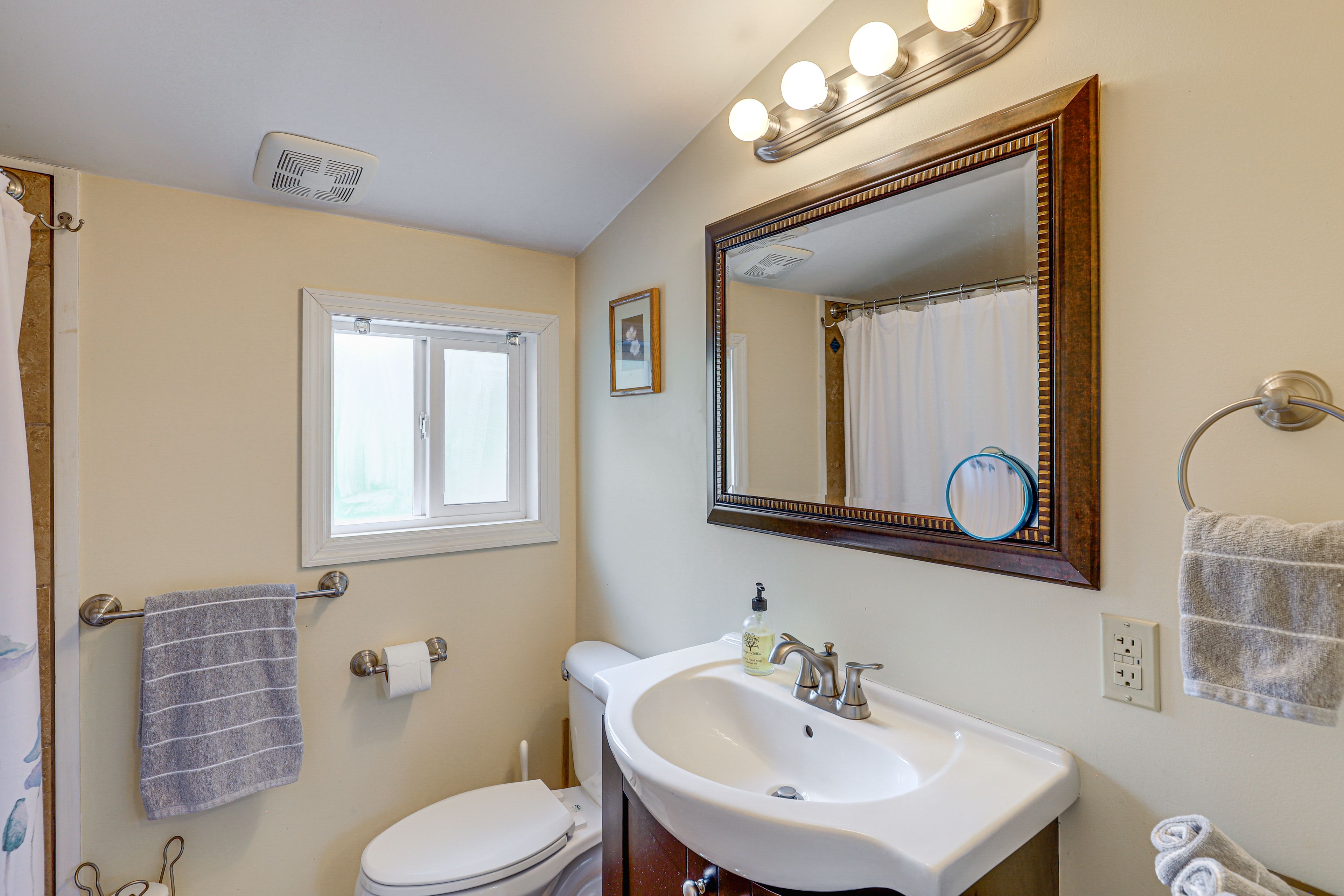 Full Bathroom | Linens & Towels