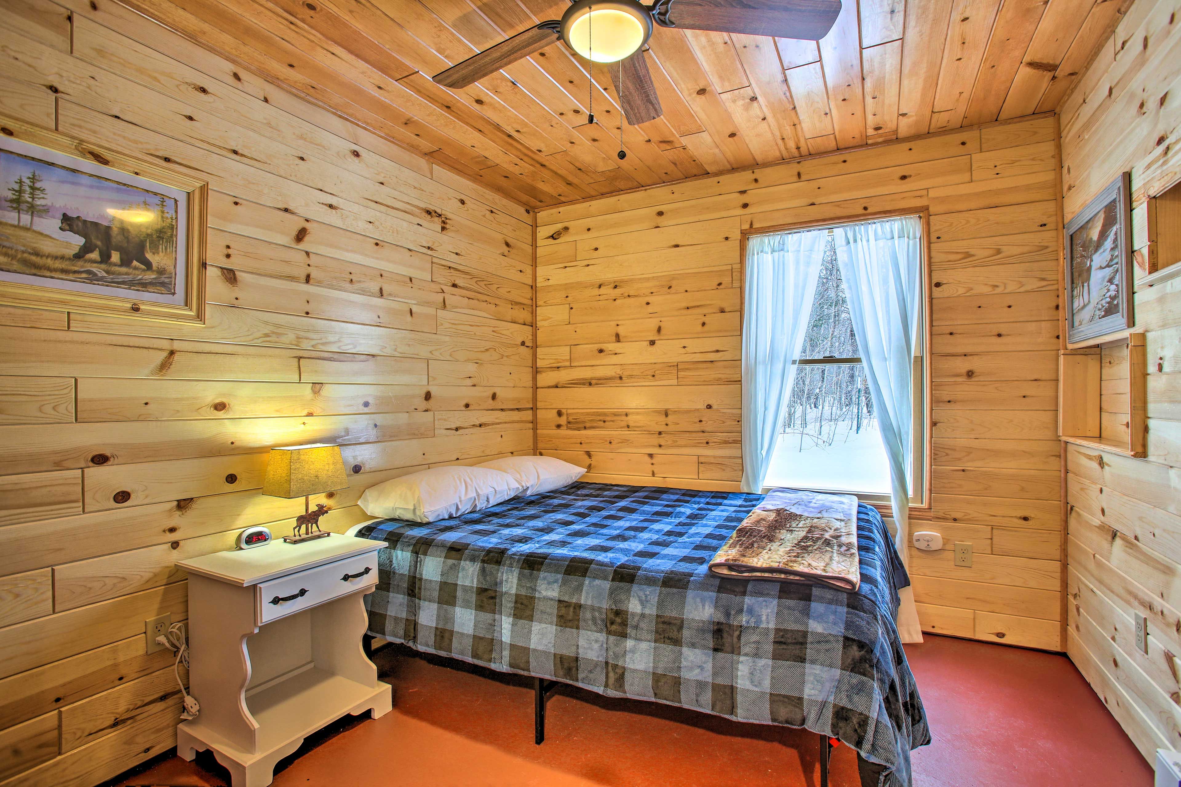 Bedroom 1 | Queen Bed