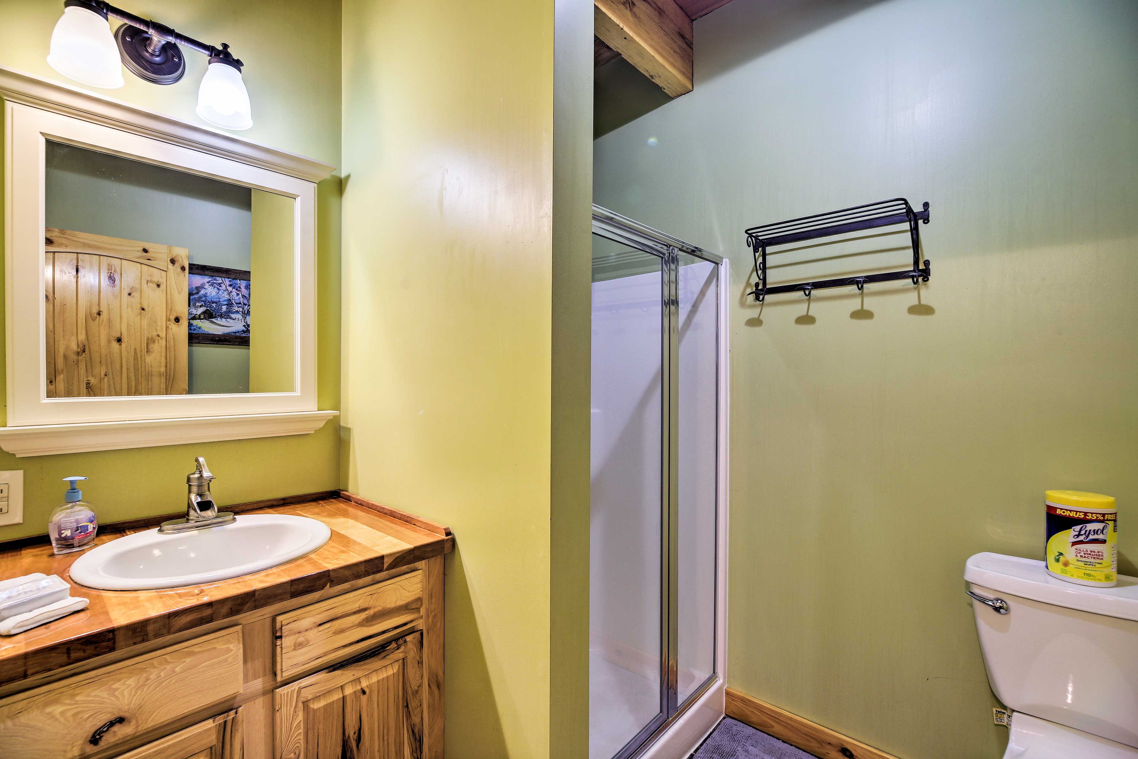 Full Bathroom | Towels & Linens Provided