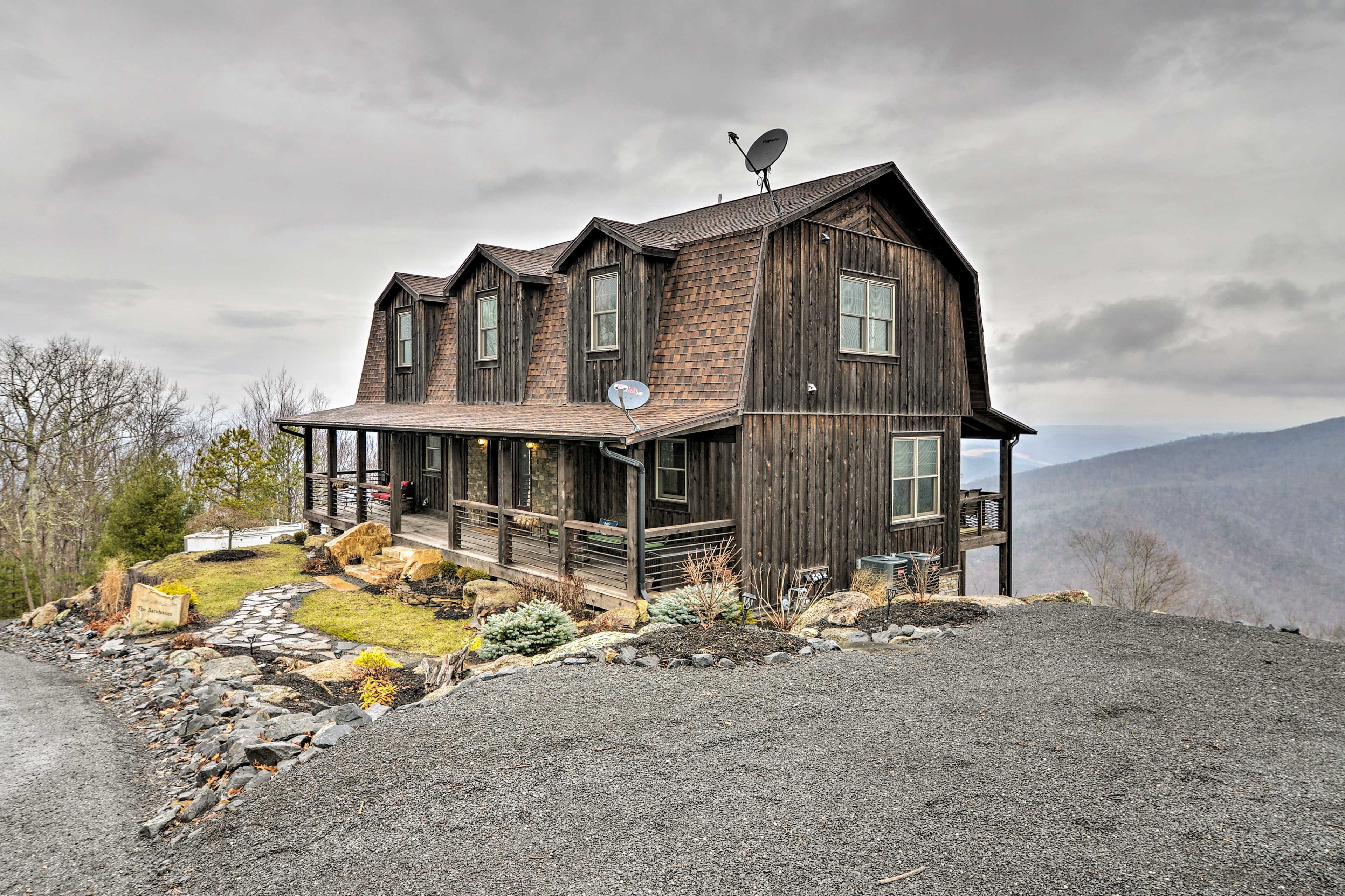 Home Exterior | Driveway Parking