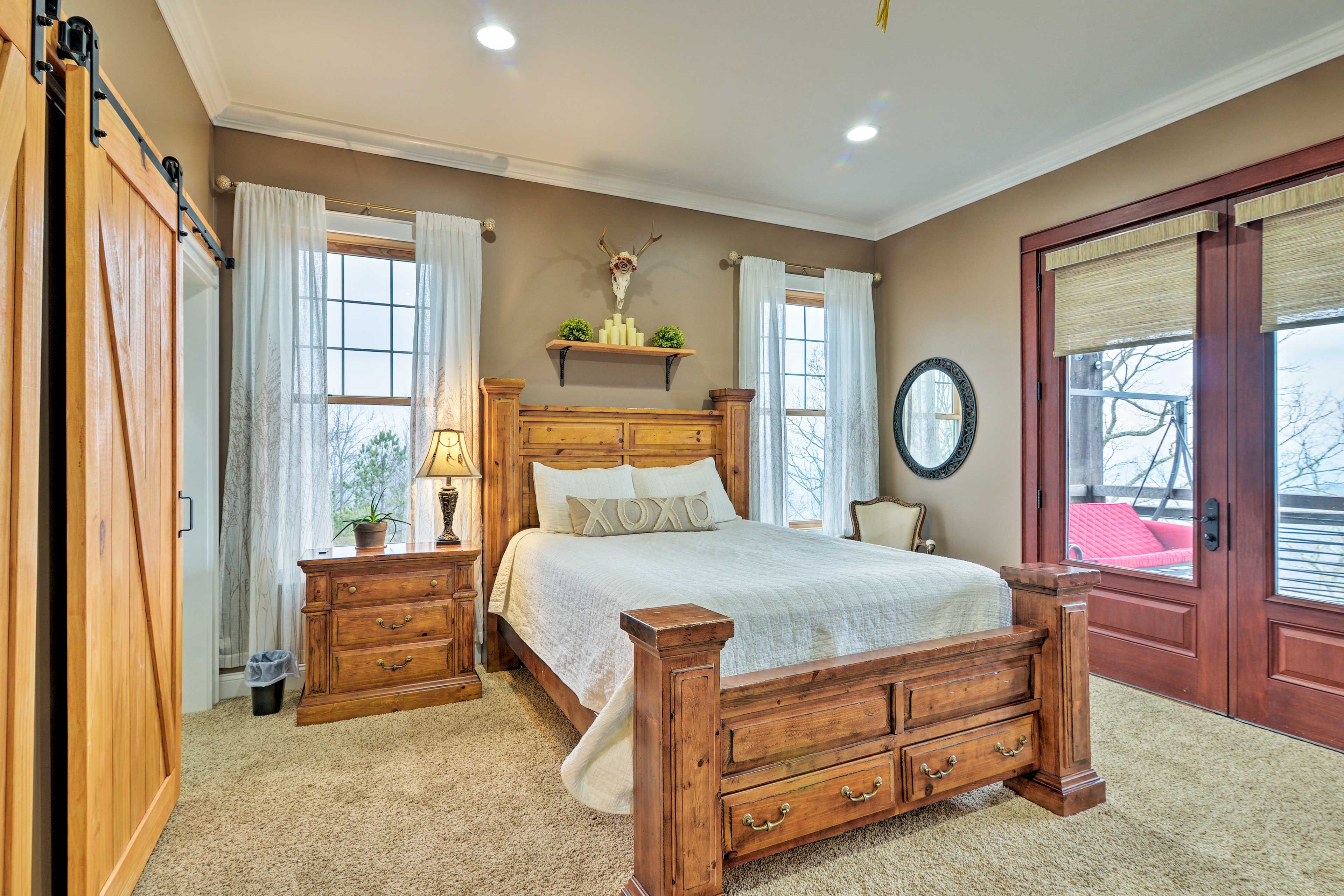 Bedroom 1 | Queen Bed