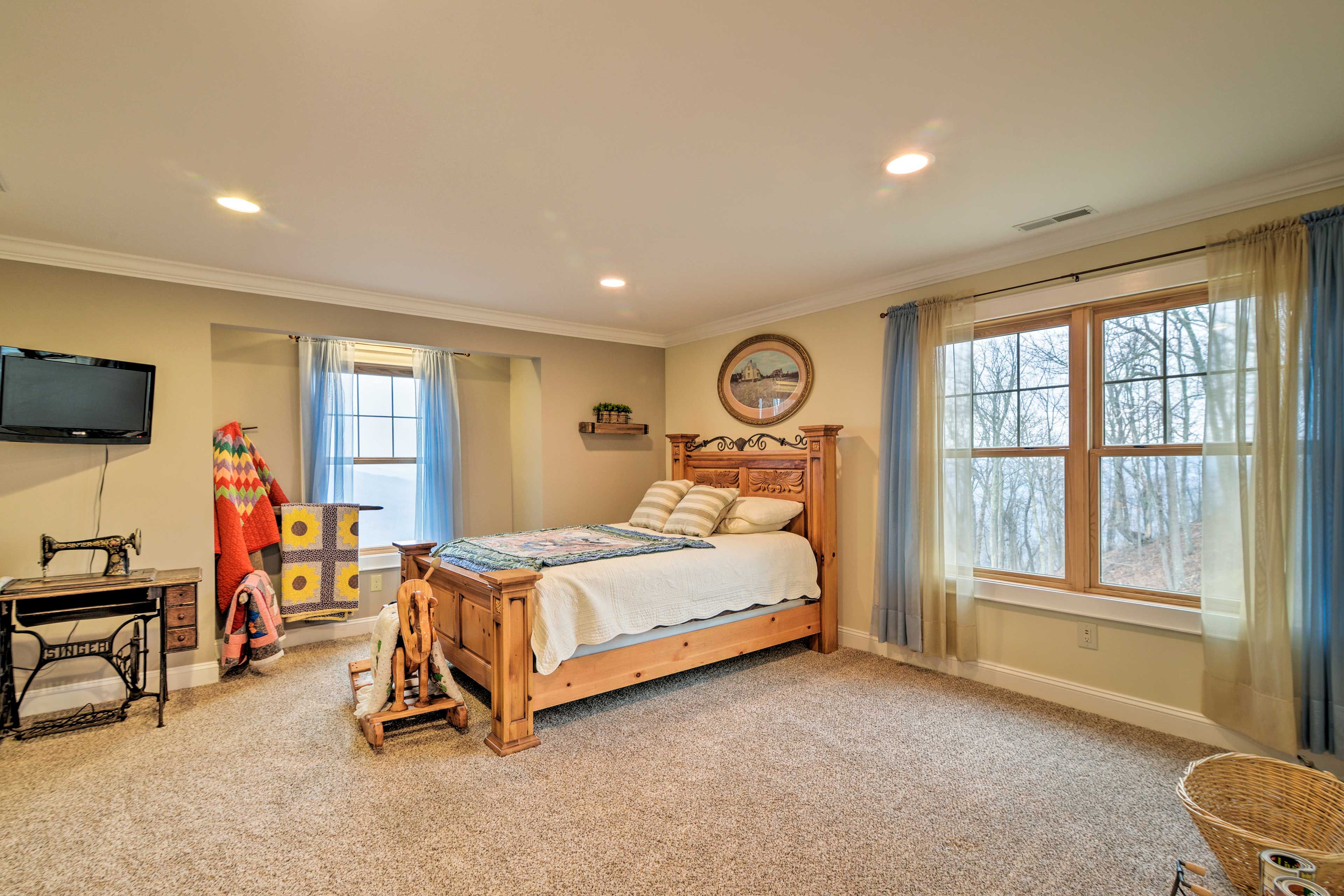 Bedroom 2 | Queen Bed