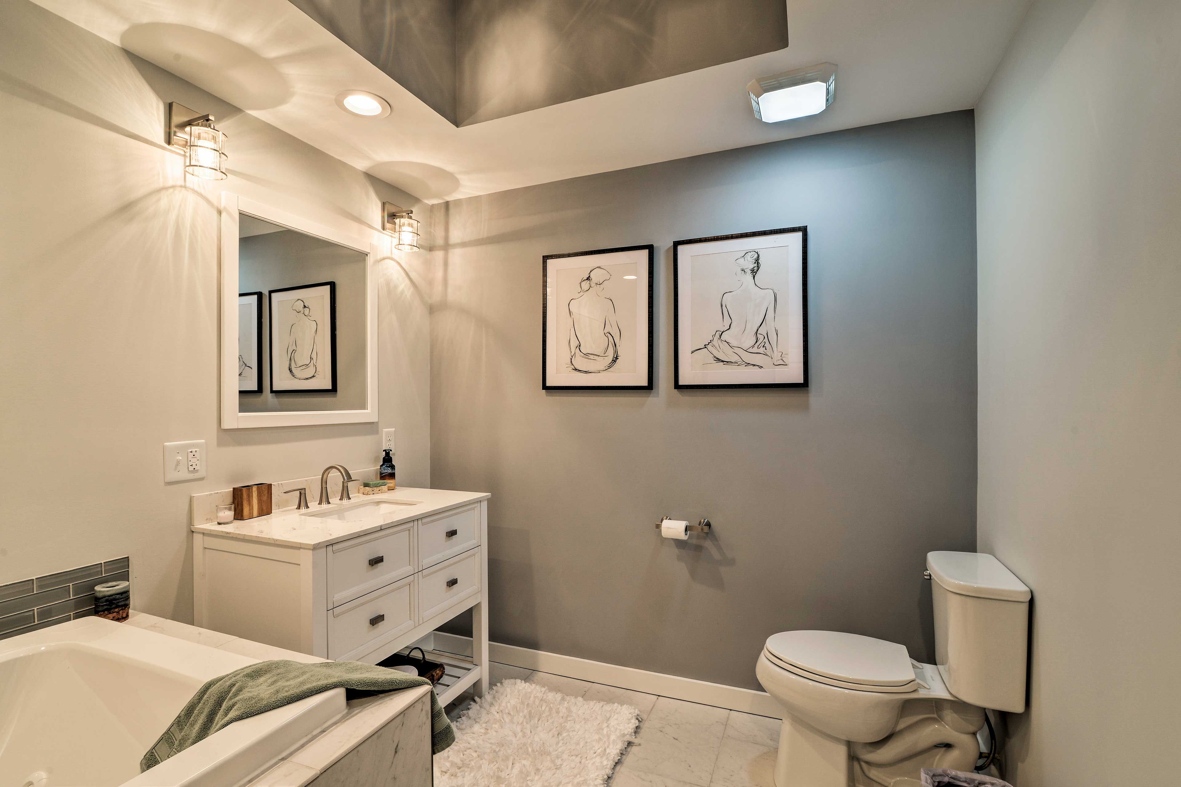 Full Bathroom | Jetted Tub