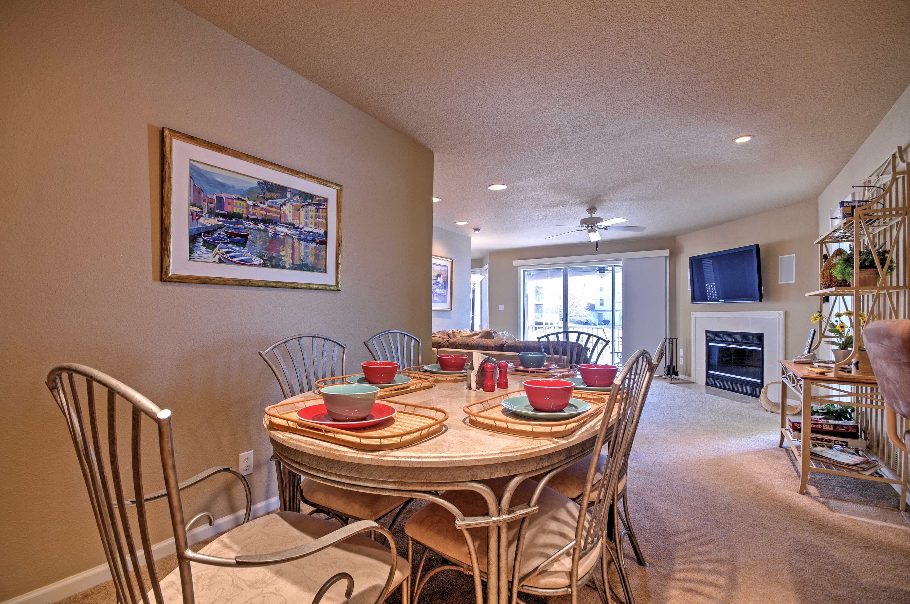 There's seating for 6 at the dining table.