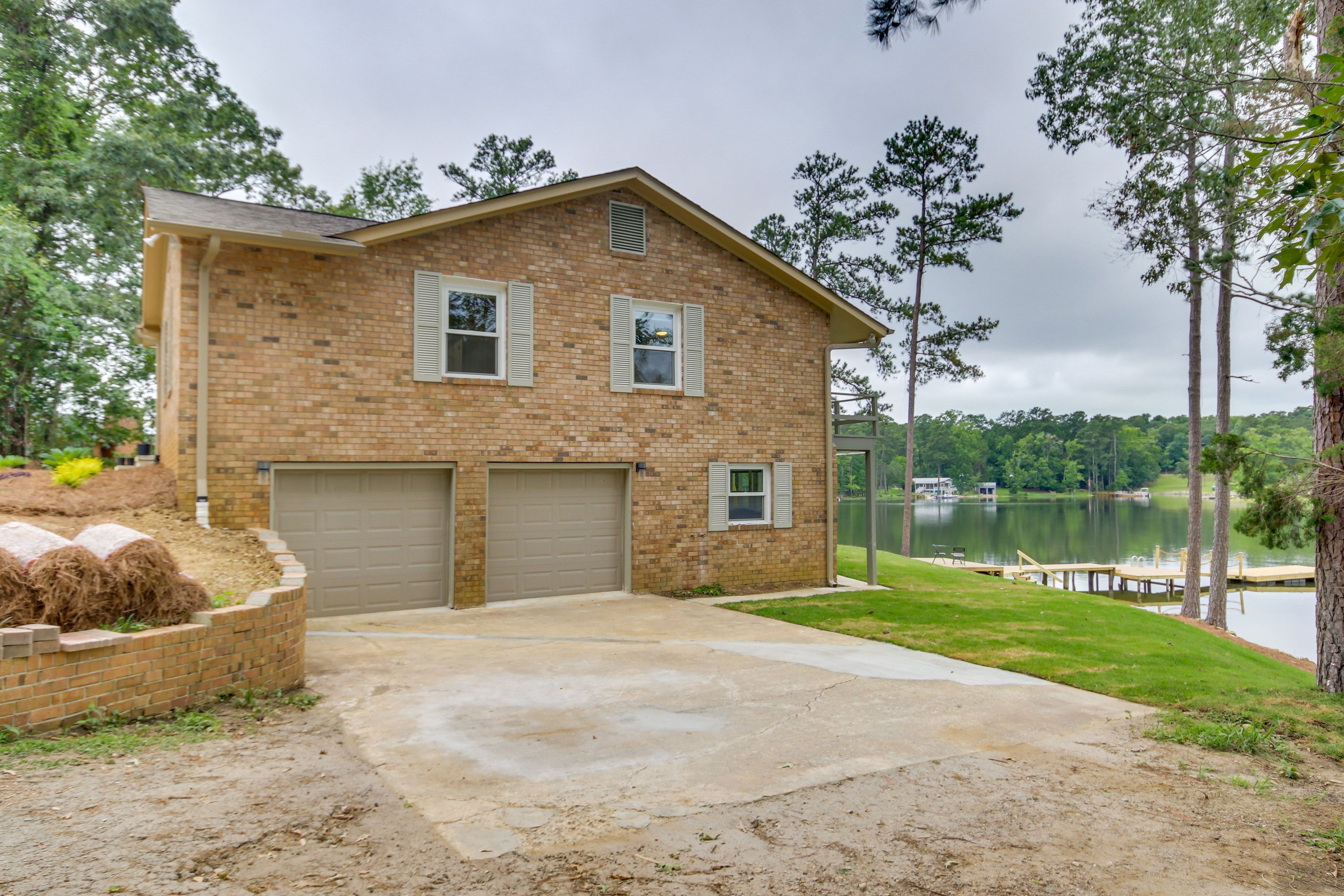 Parking | Ample Driveway Parking | No Street Parking