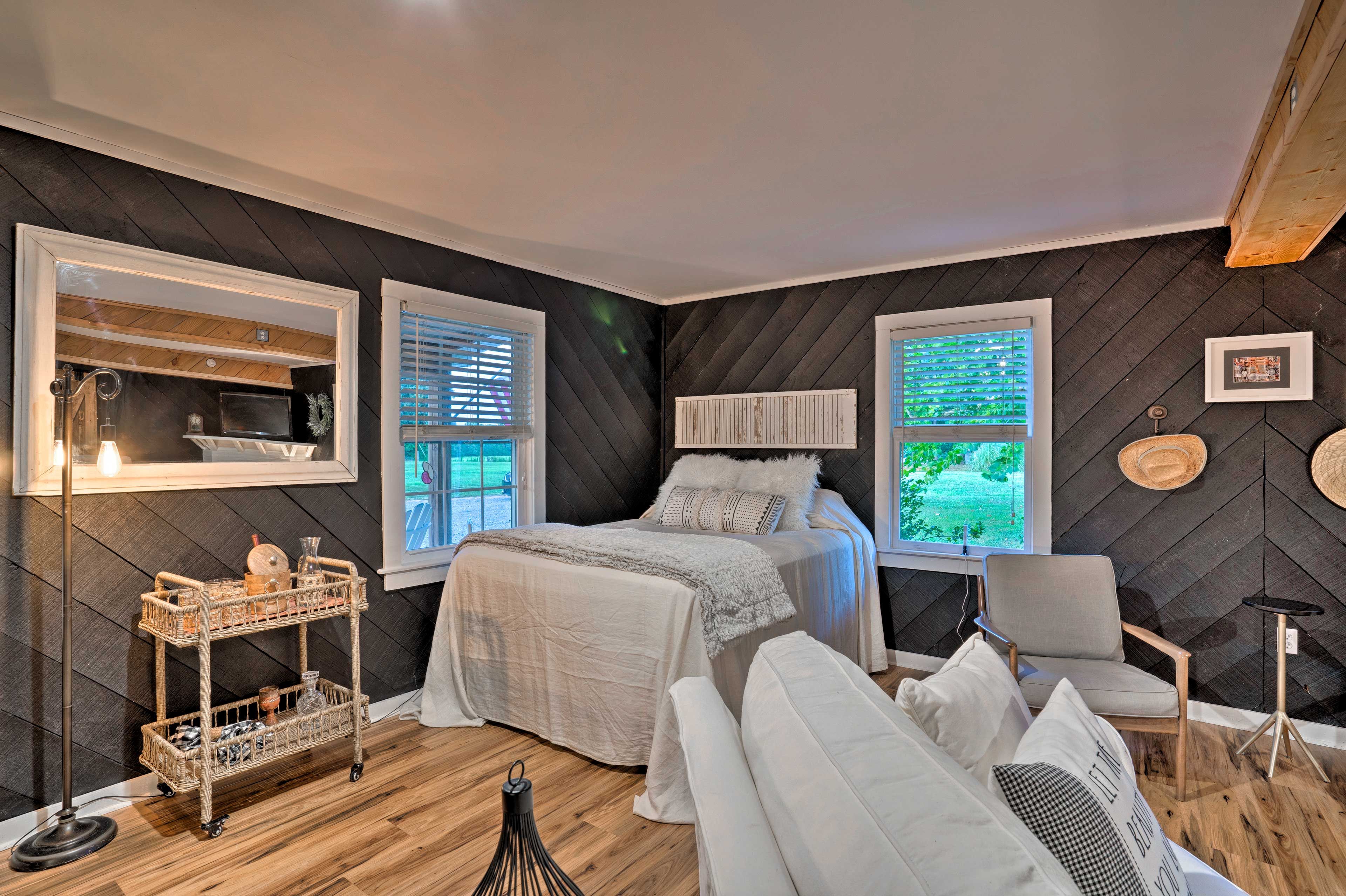 Studio Interior | Queen Bed