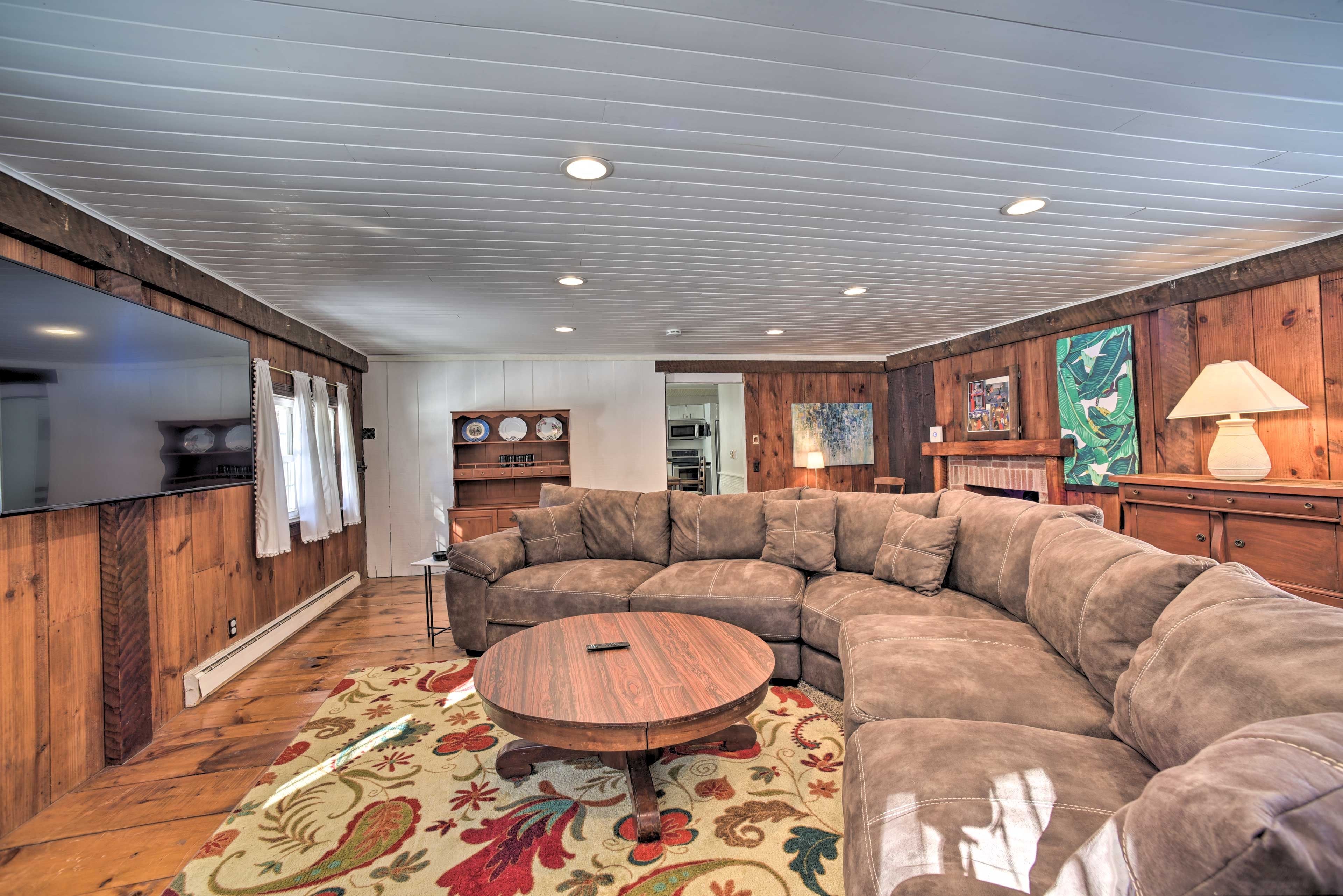 Living Room | Free WiFi | Central Heat