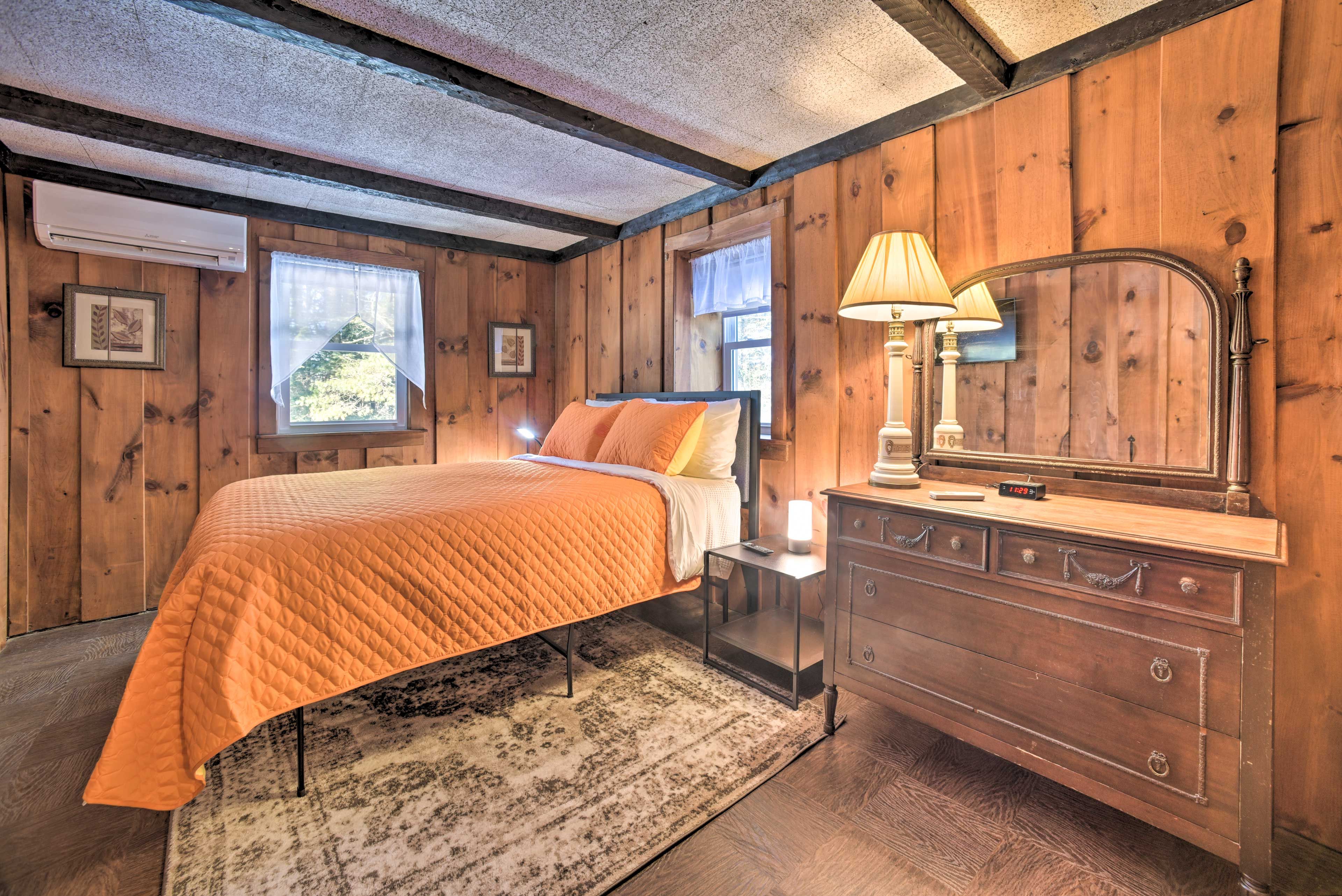 Bedroom 2 | Queen Bed | Linens Provided