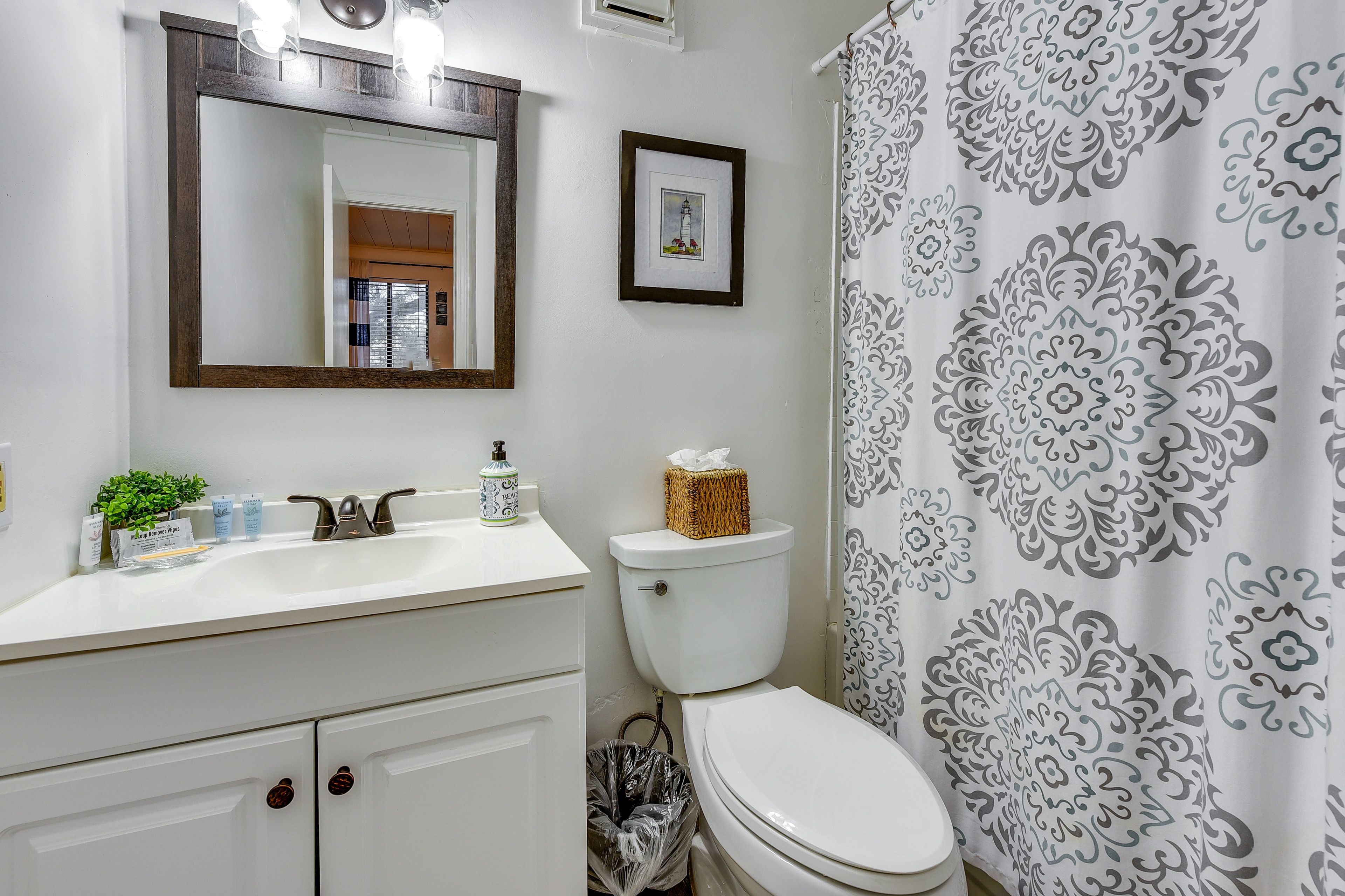En-Suite Bathroom | Towels Provided