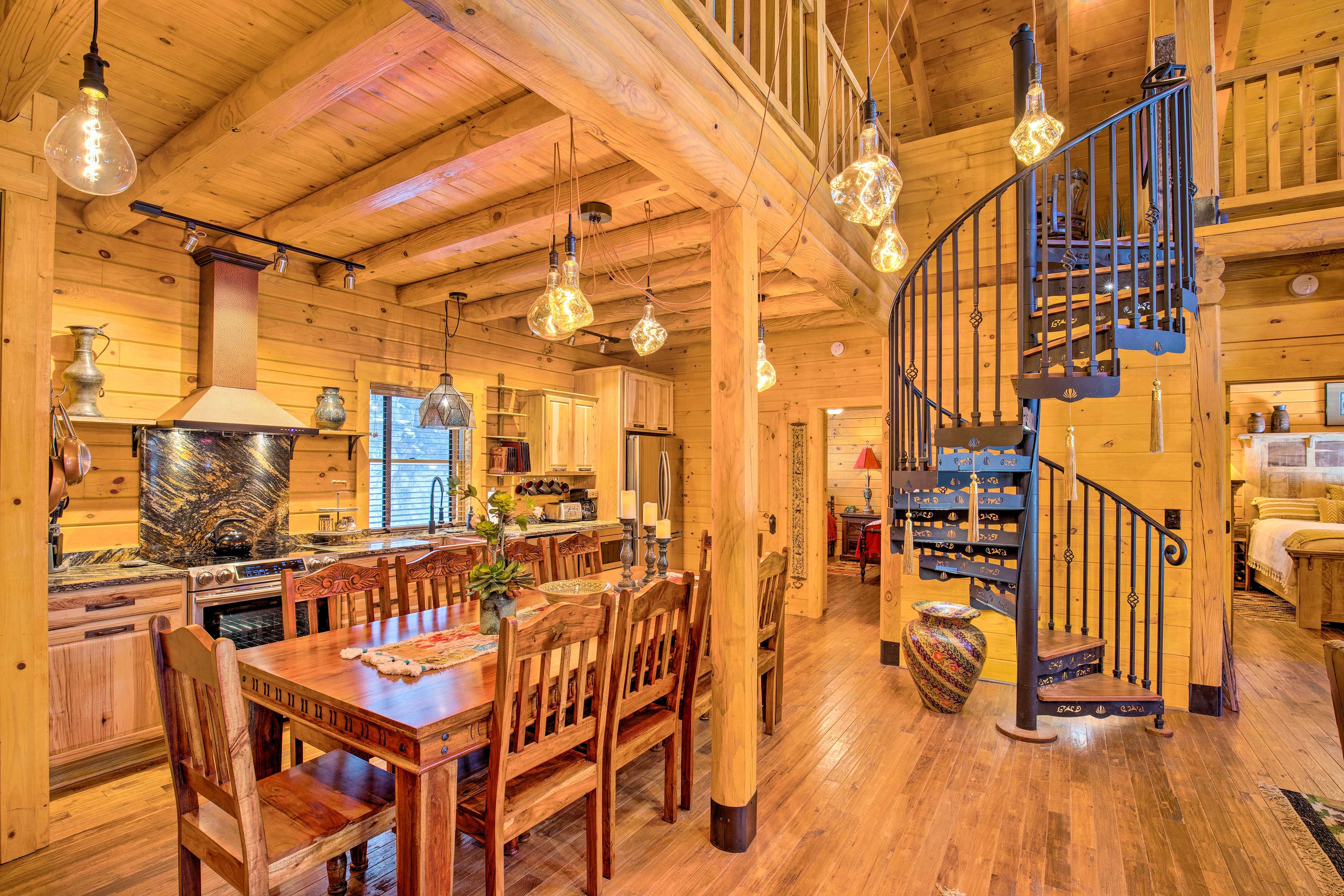 Dining Area | Dishes & Flatware Provided