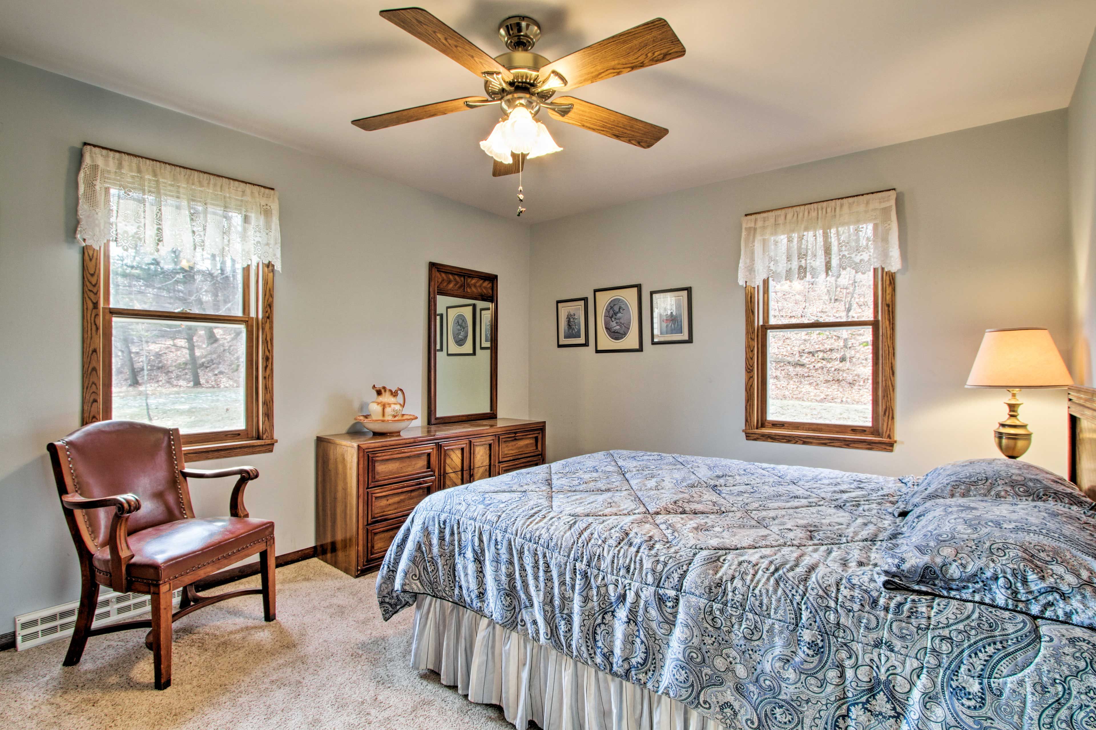 Bedroom 1 | Queen Bed | Linens Provided
