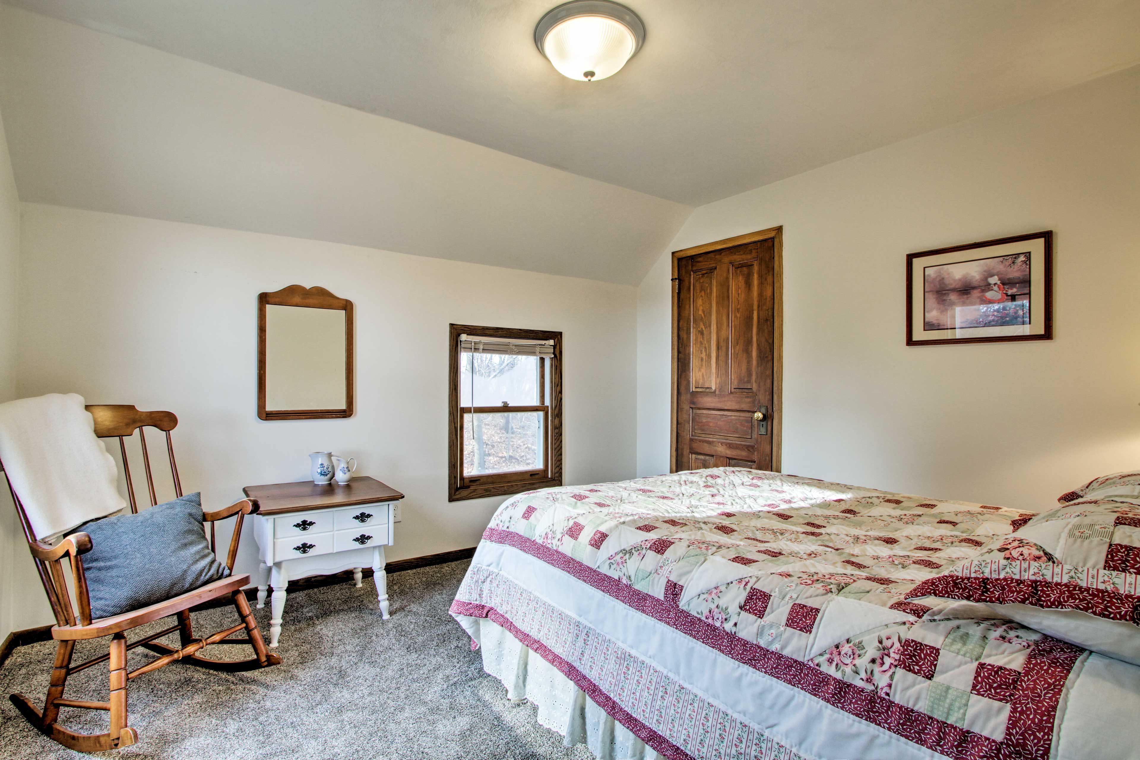 Bedroom 2 | Queen Bed