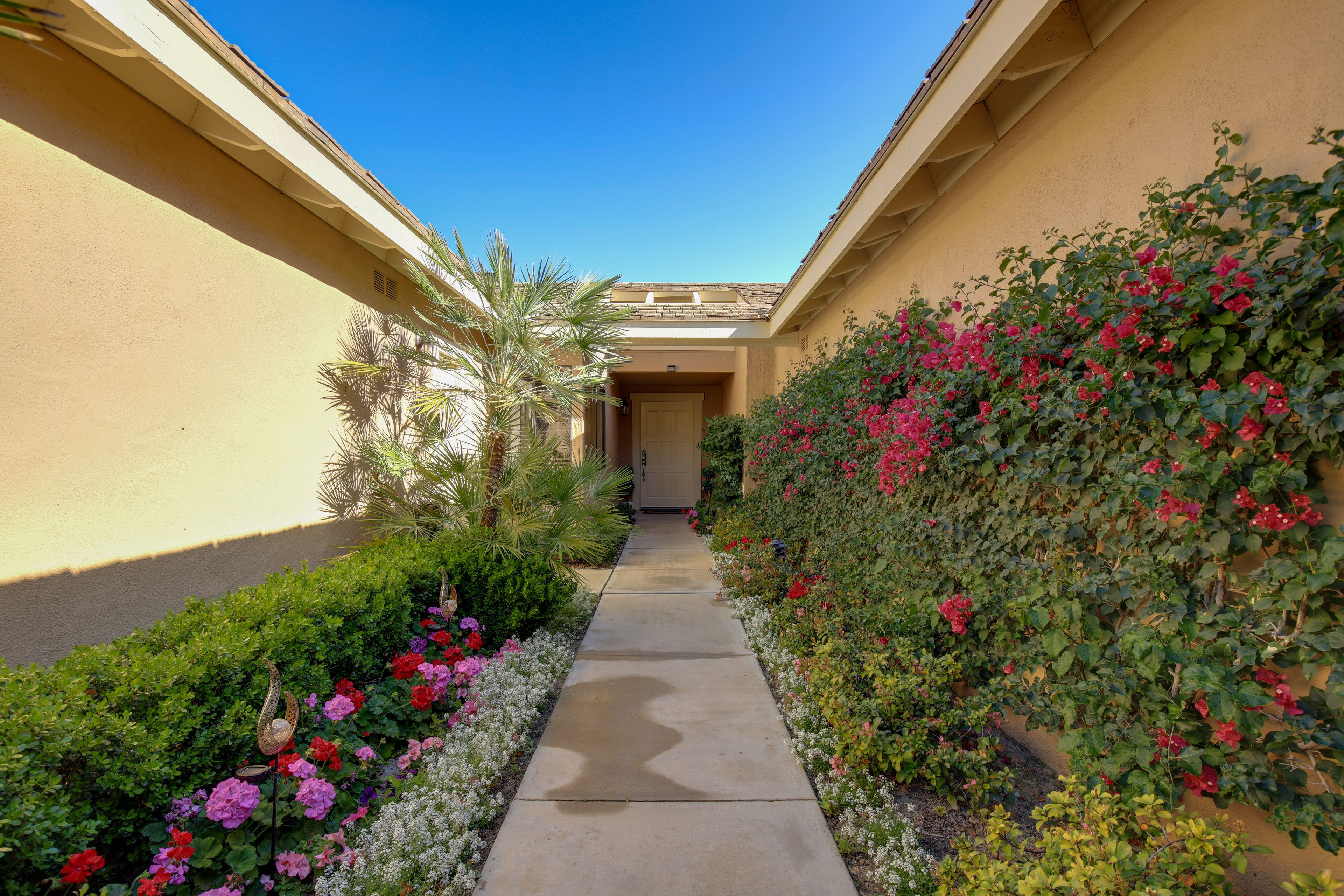 Private Entrance | Garden