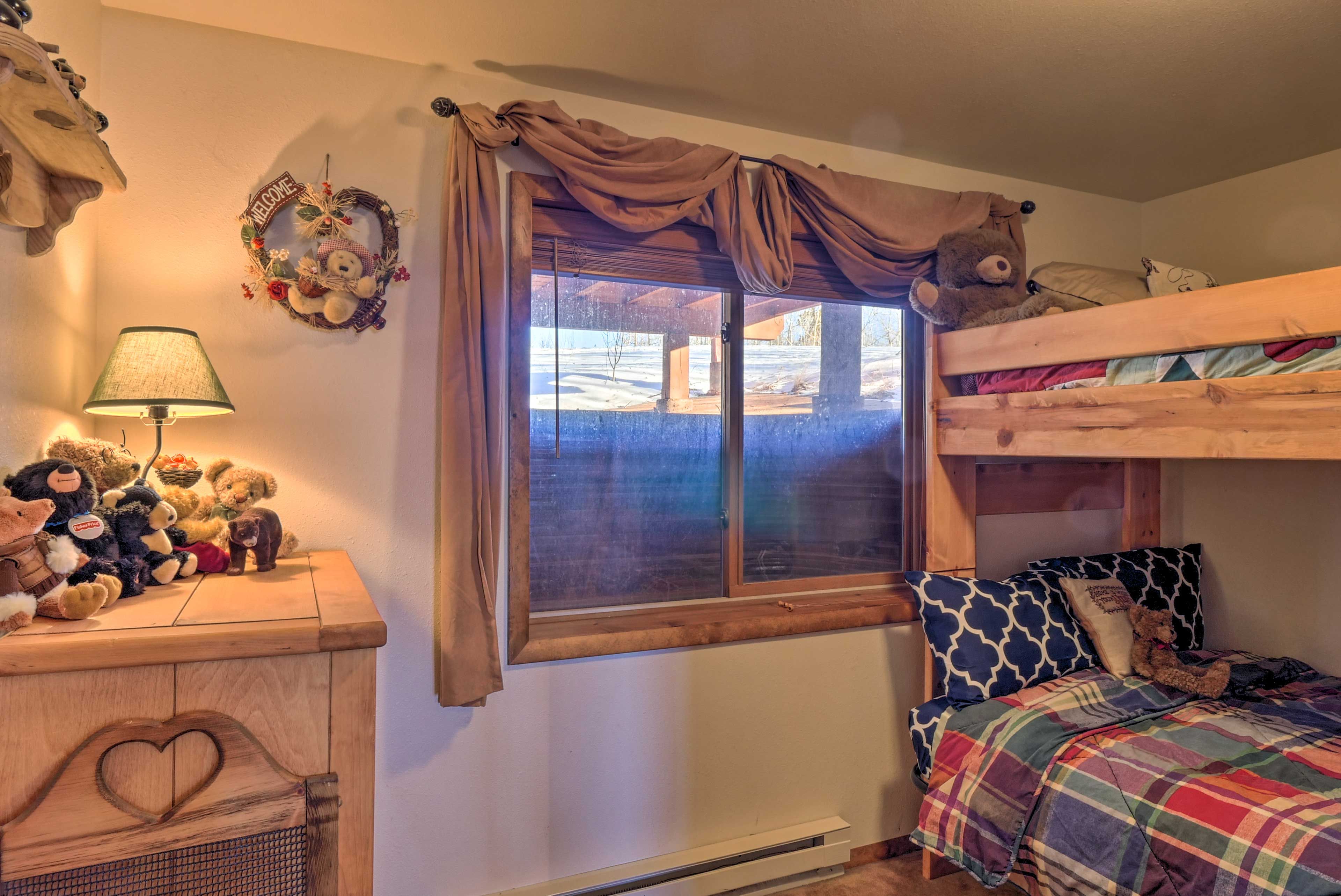 Bedroom 2 | Twin/Full Bunk Bed | Lower Level