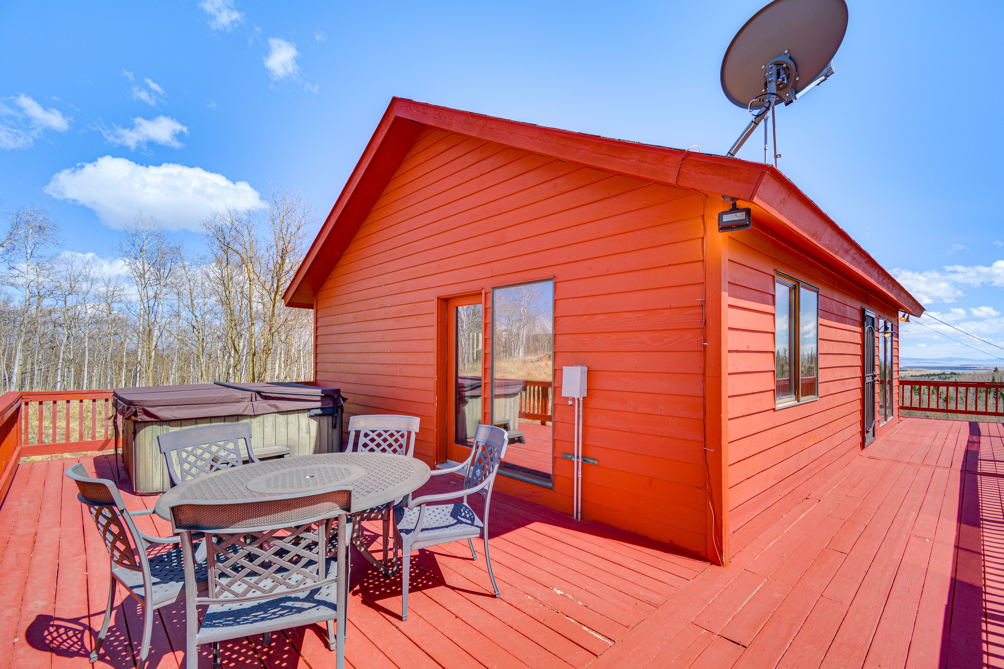 Deck | Gas Grill | Hot Tub
