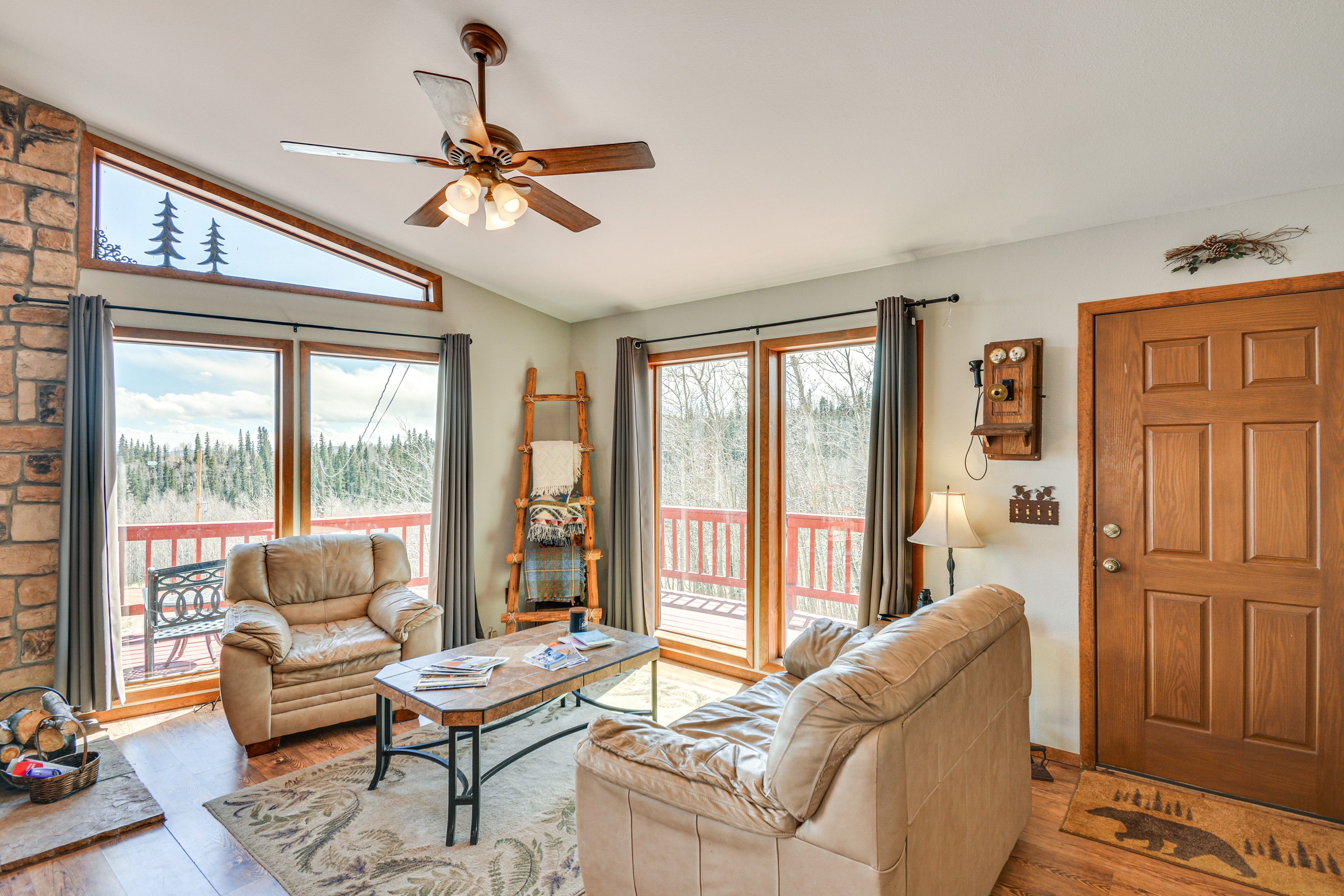 Living Room | Upper Level