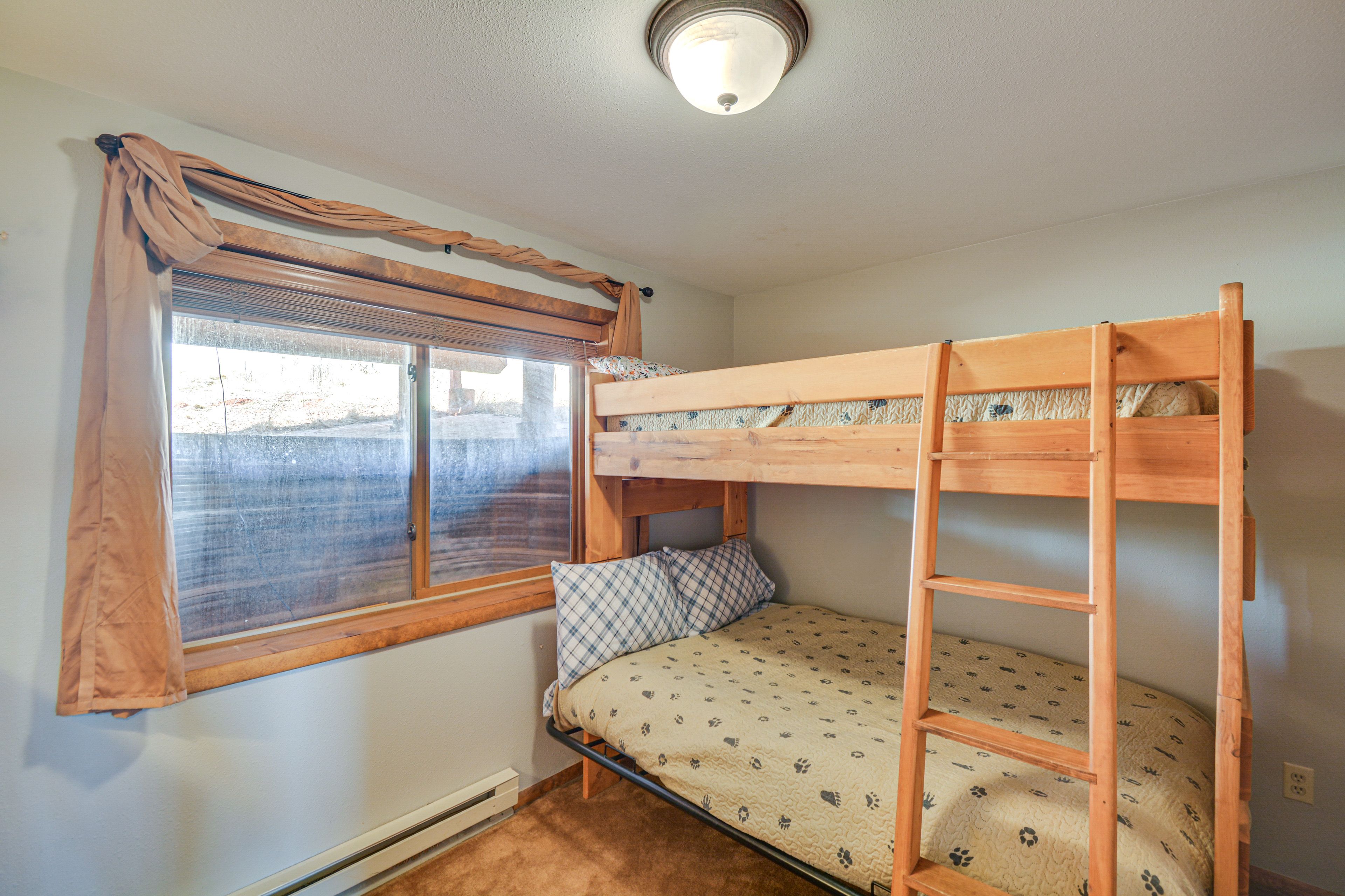 Bedroom 2 | Twin/Full Bunk Bed | Lower Level