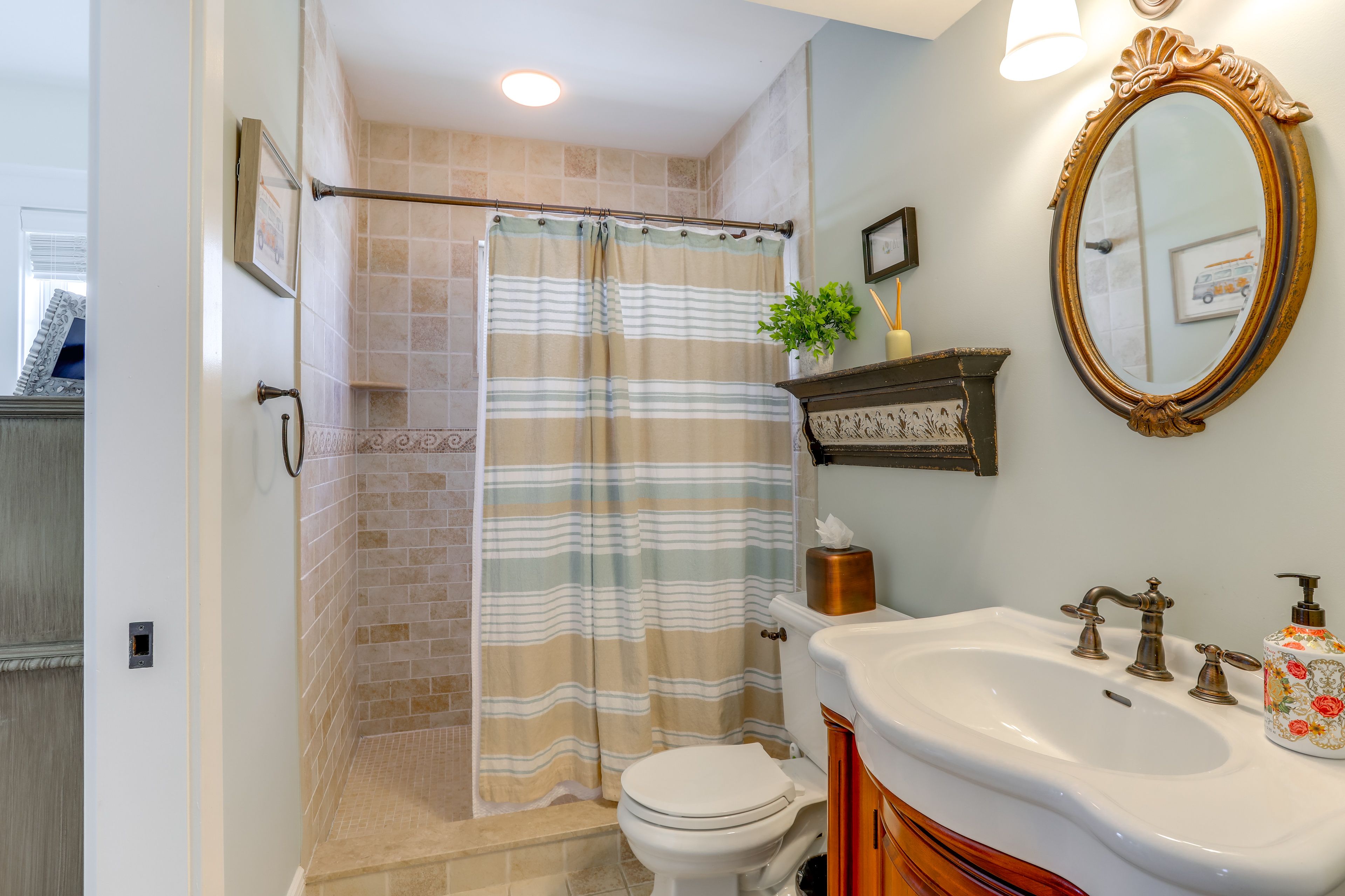En-Suite Bathroom | 1st Floor