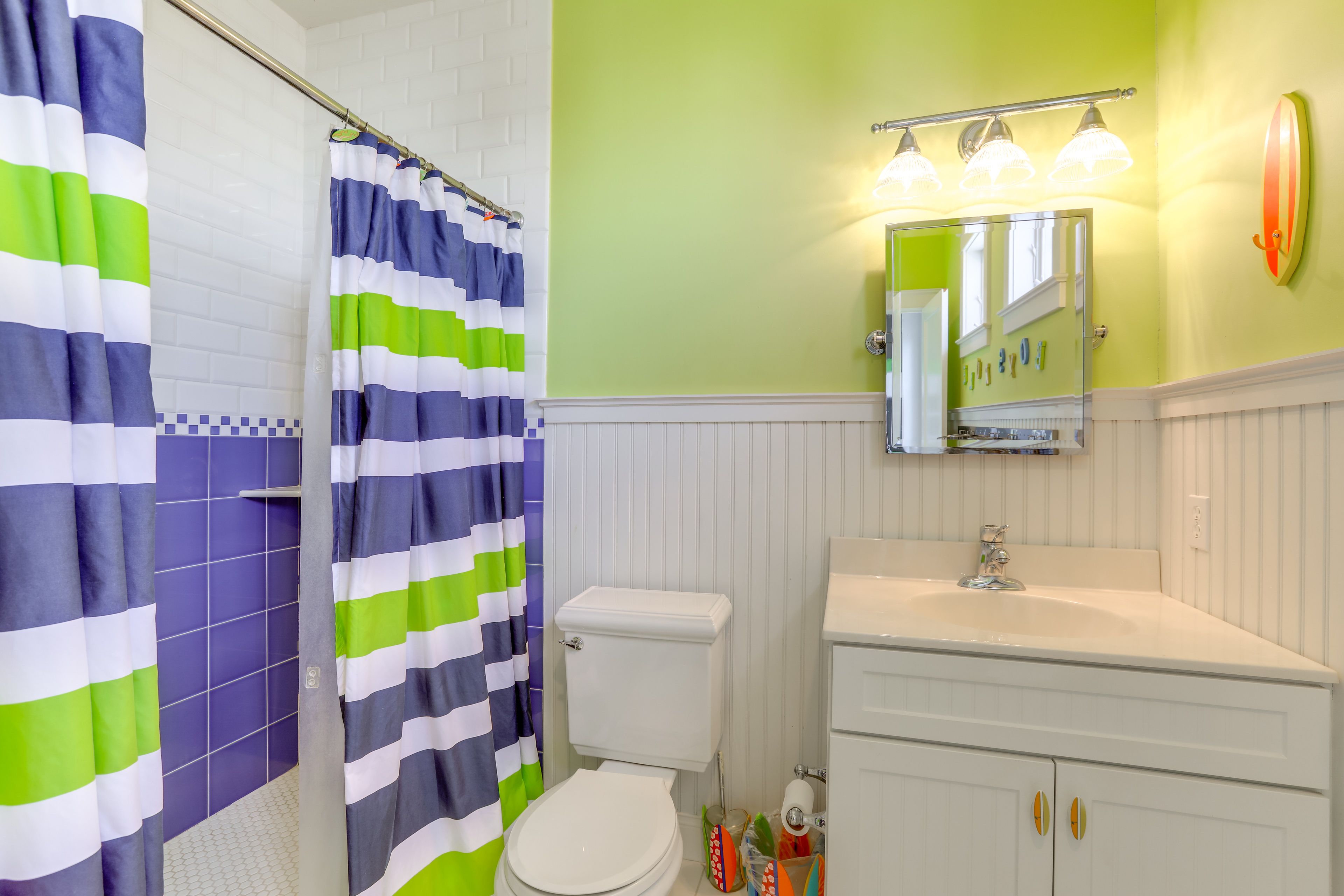 Full Bathroom | 2nd Floor