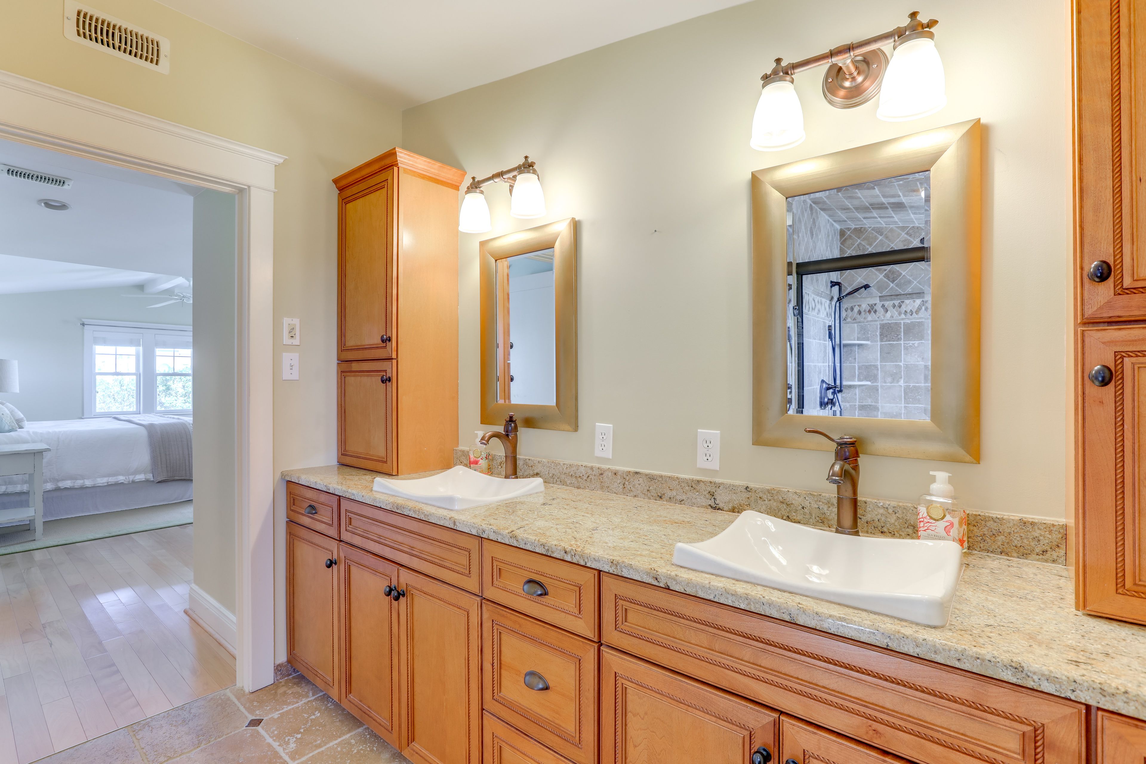 En-Suite Bathroom | Towels Provided | 3rd Floor