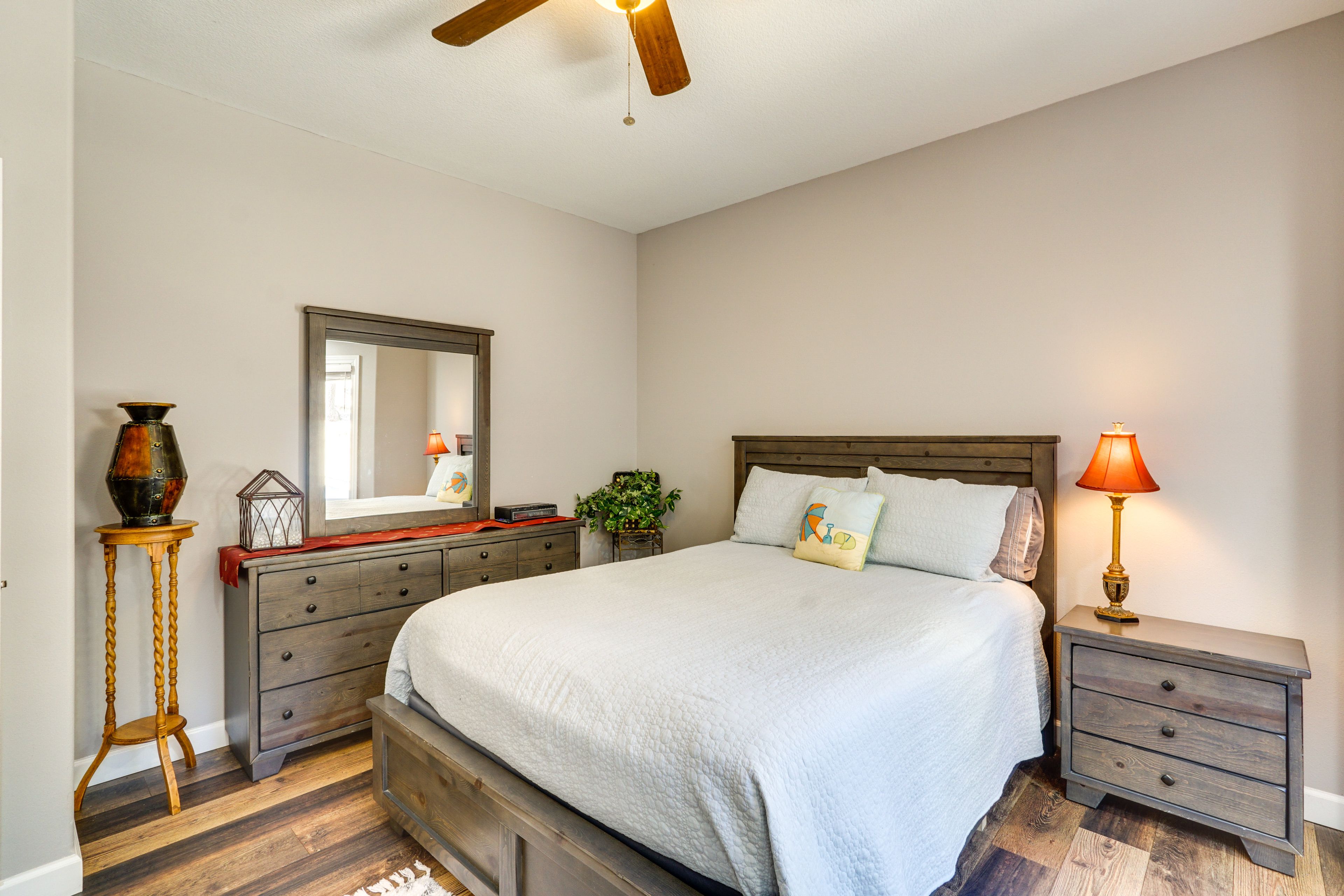 Bedroom 2 | Queen Bed | Main Level