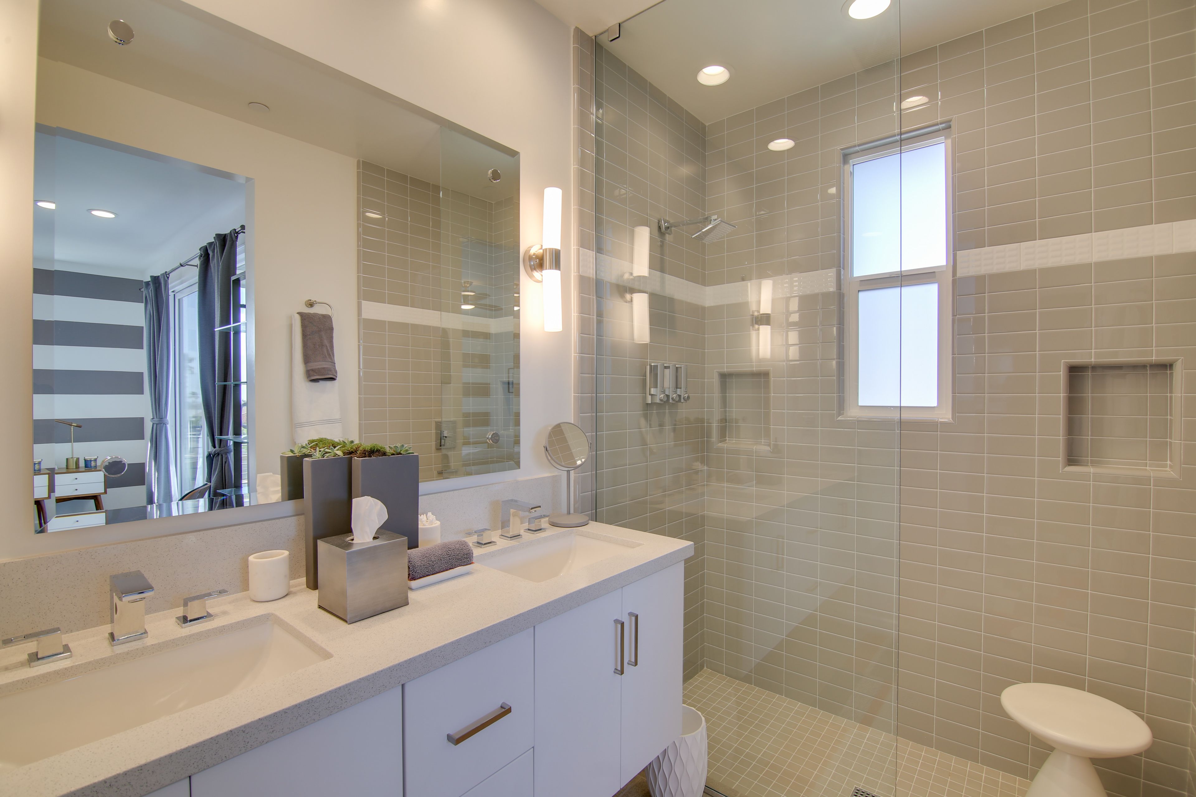 Full Bathroom | Complimentary Toiletries
