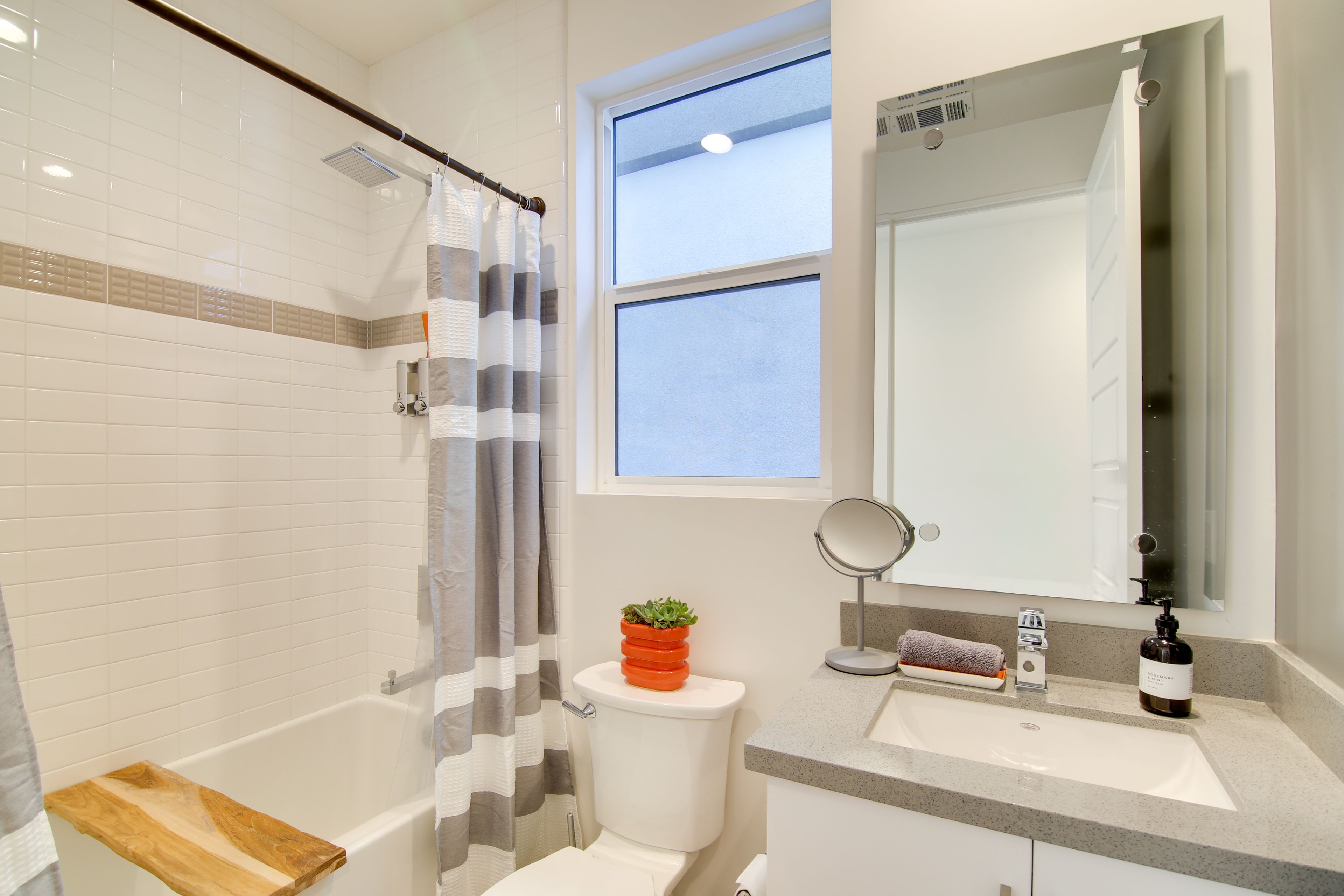 Full Bathroom | Hair Dryer