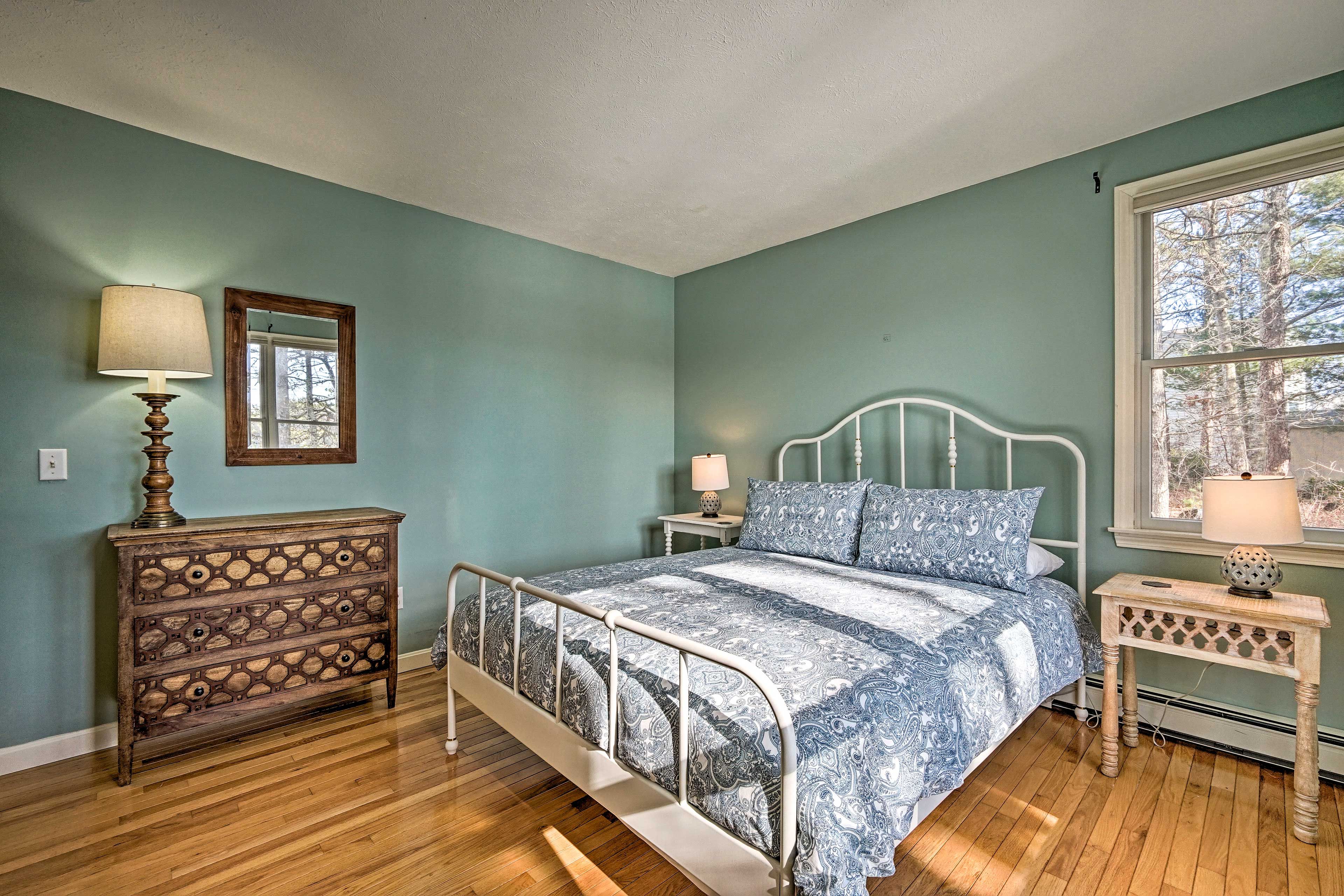 Bedroom 3 | Queen Bed