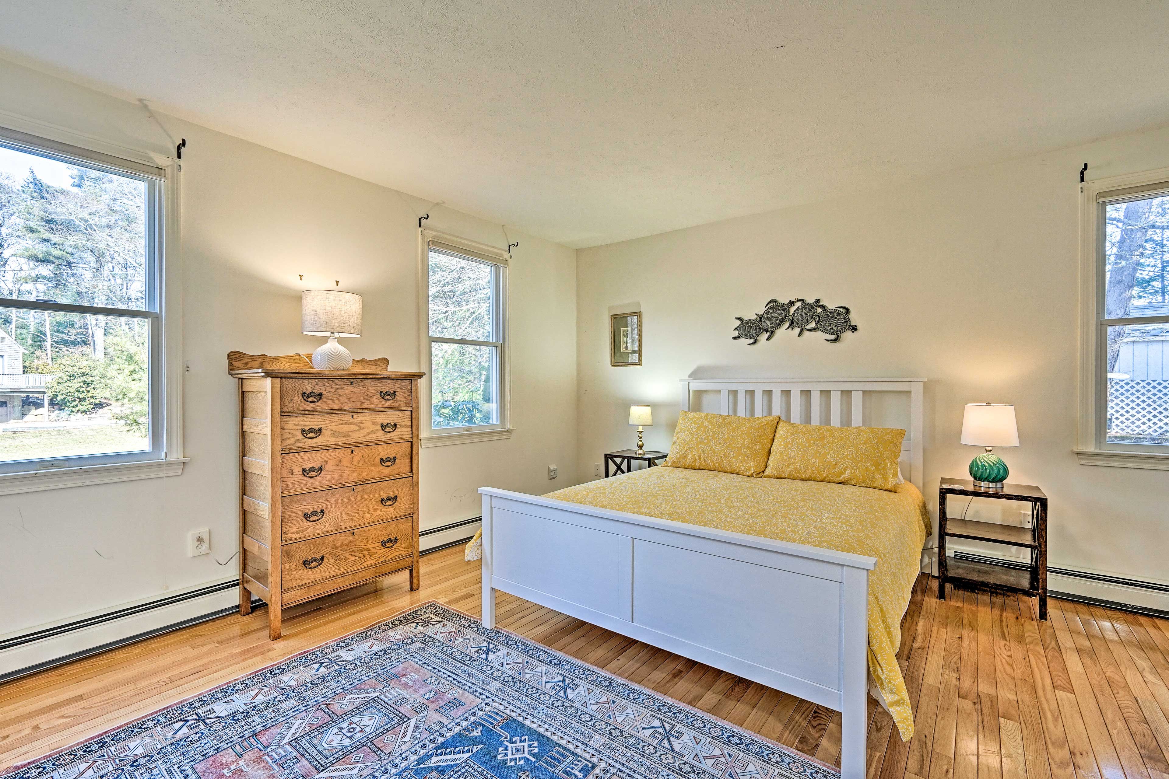 Bedroom 2 | Queen Bed