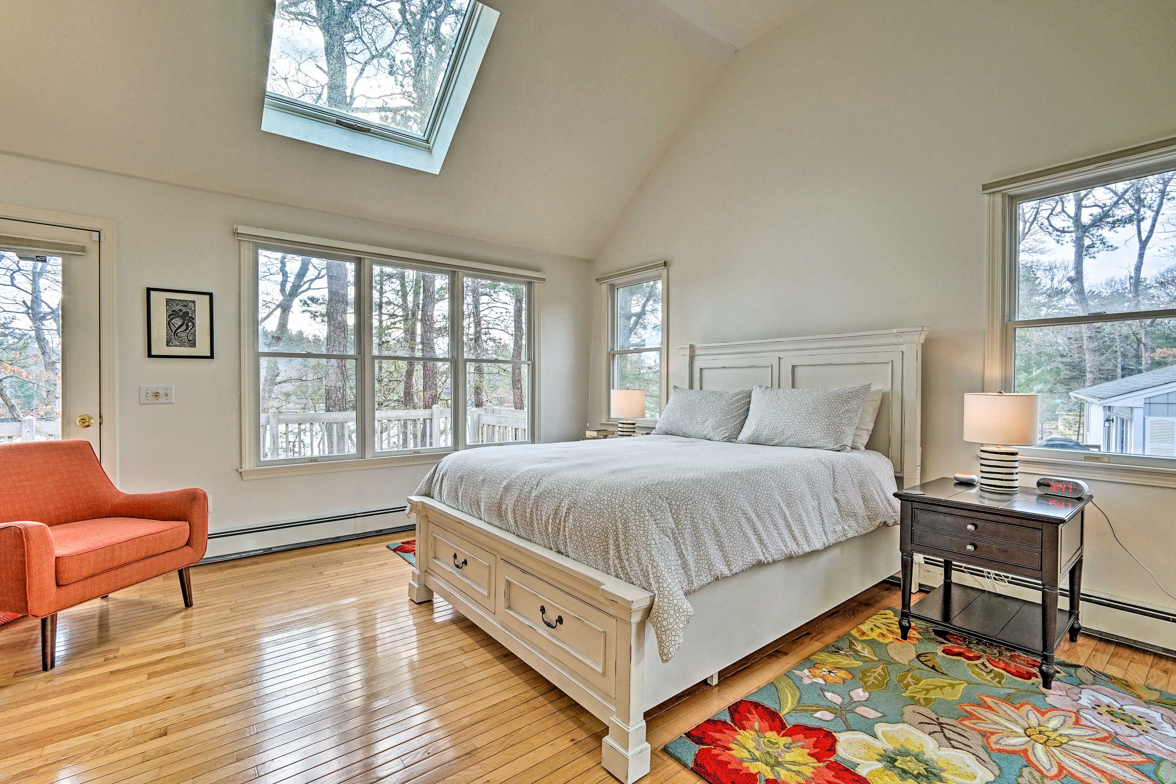 Bedroom 1 | Queen Bed