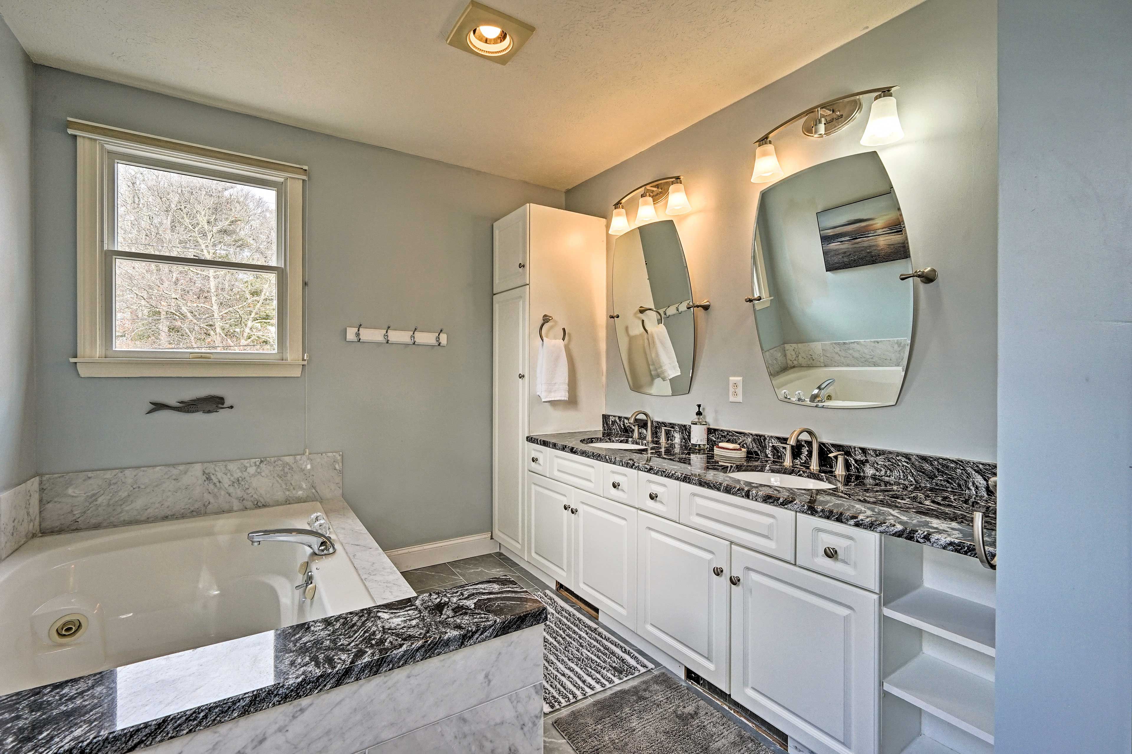 Full Bathroom | Linens & Towels