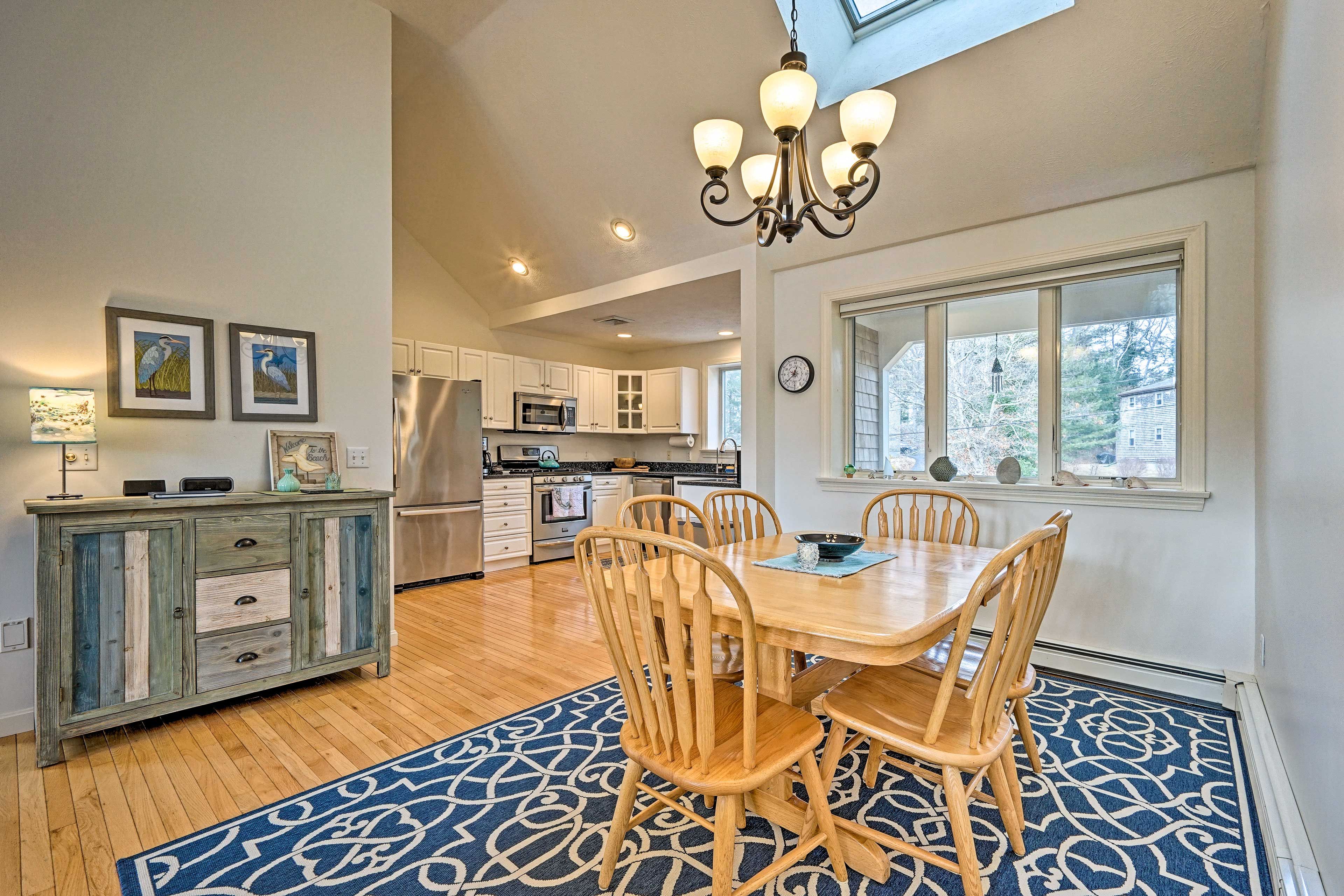 Dining Area | Dishware & Flatware