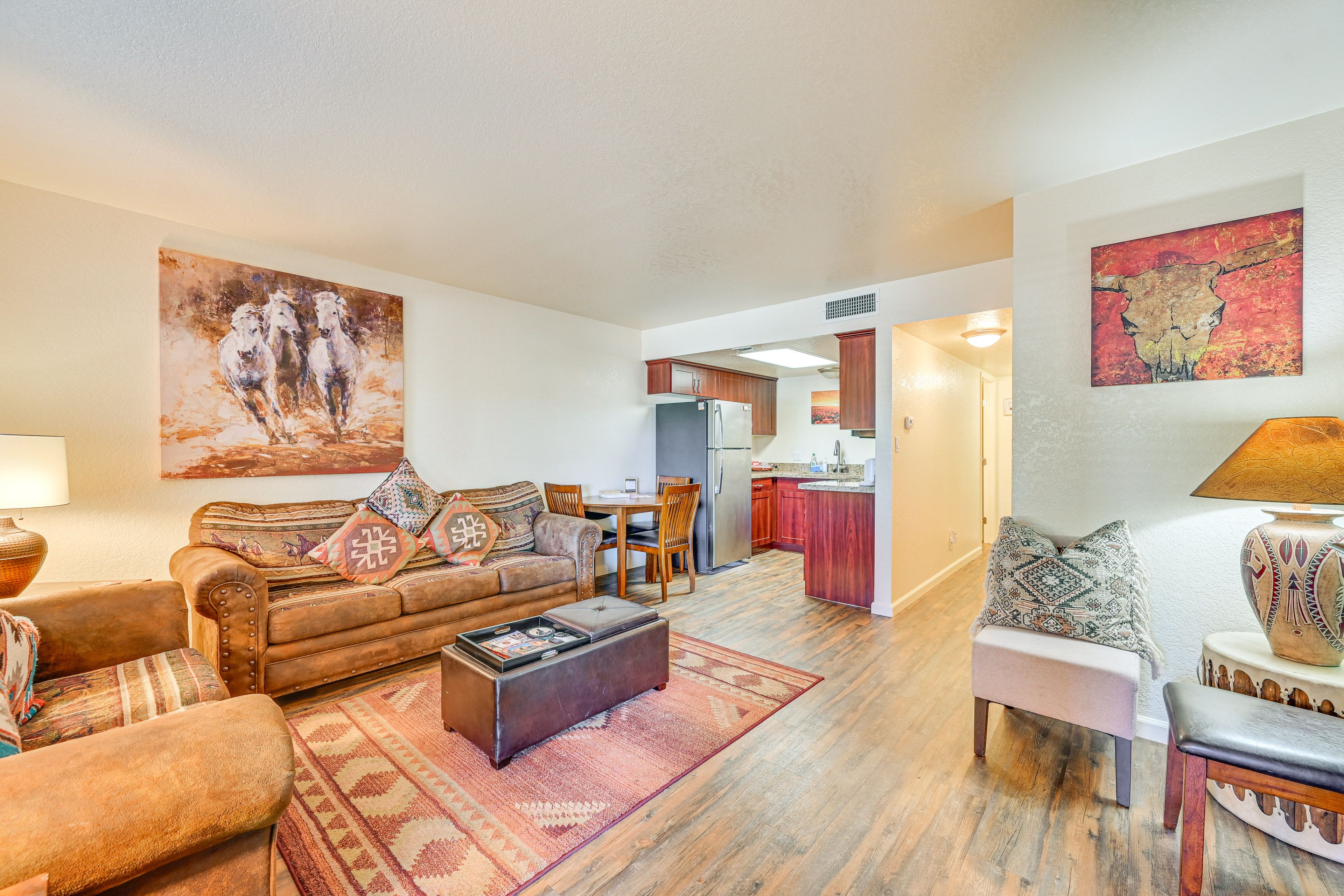 Living Room | Queen Sleeper Sofa | Free WiFi | Smart TV