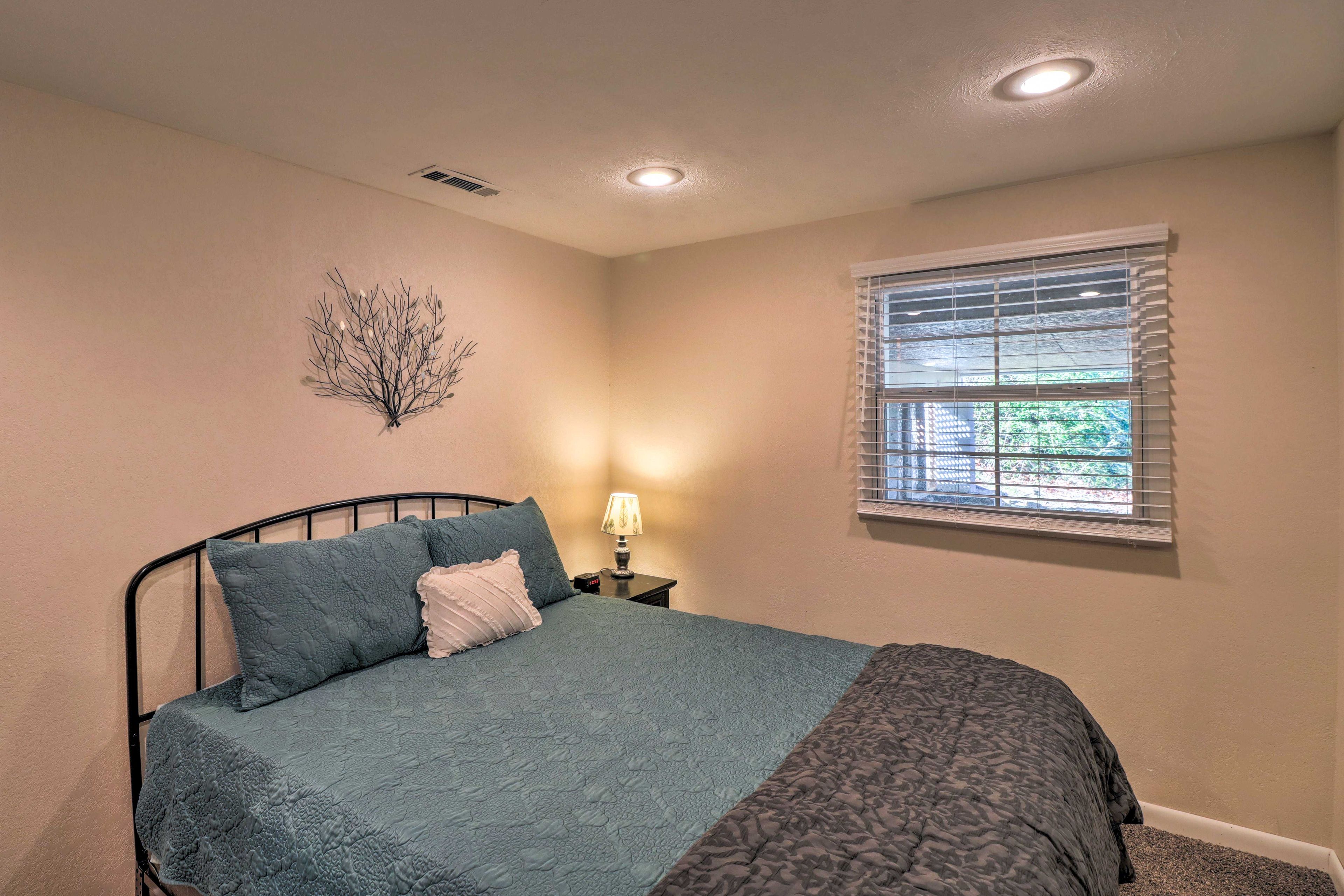 Bedroom 2 | Queen Bed