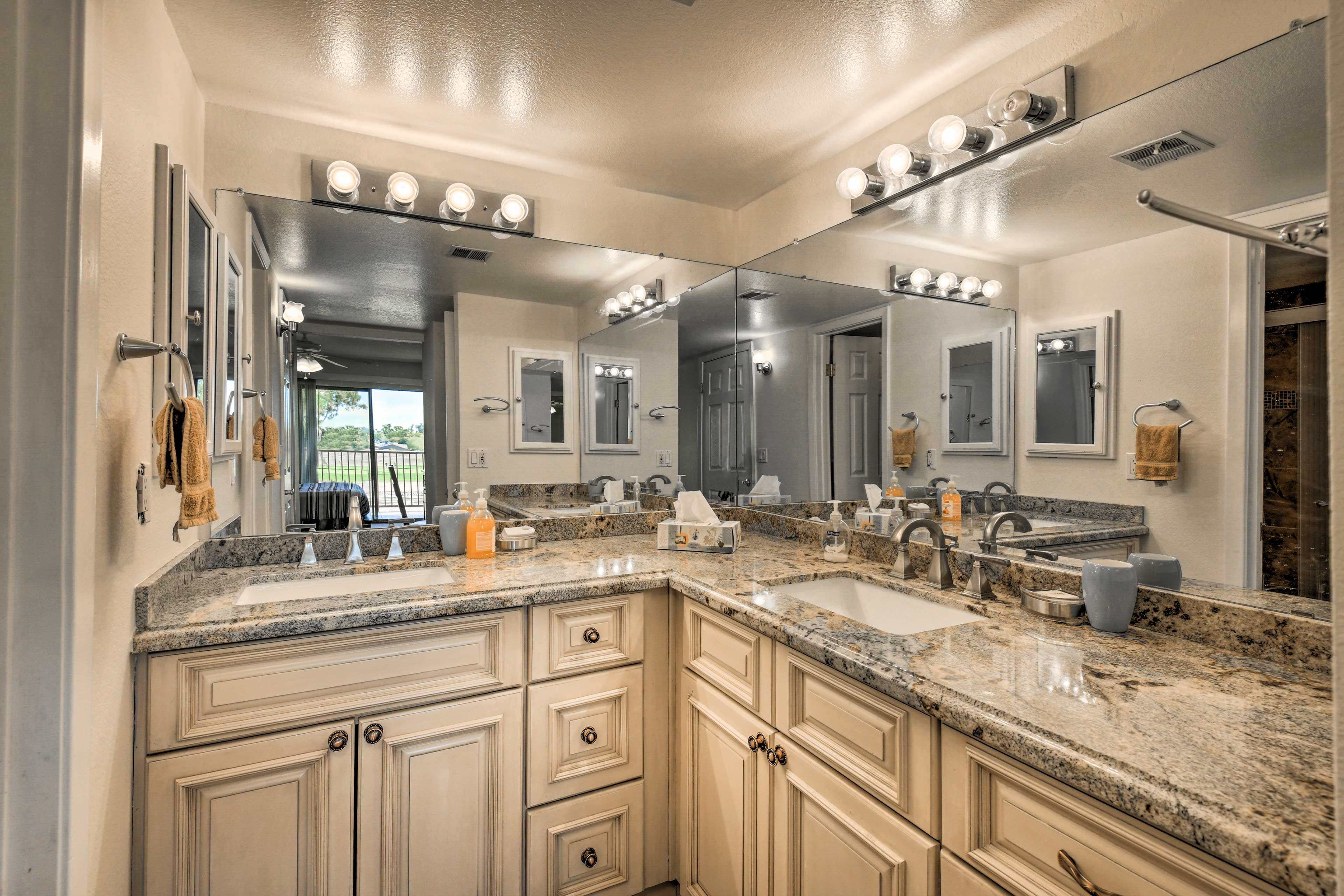 En-Suite Bathroom | Towels & Linens Provided