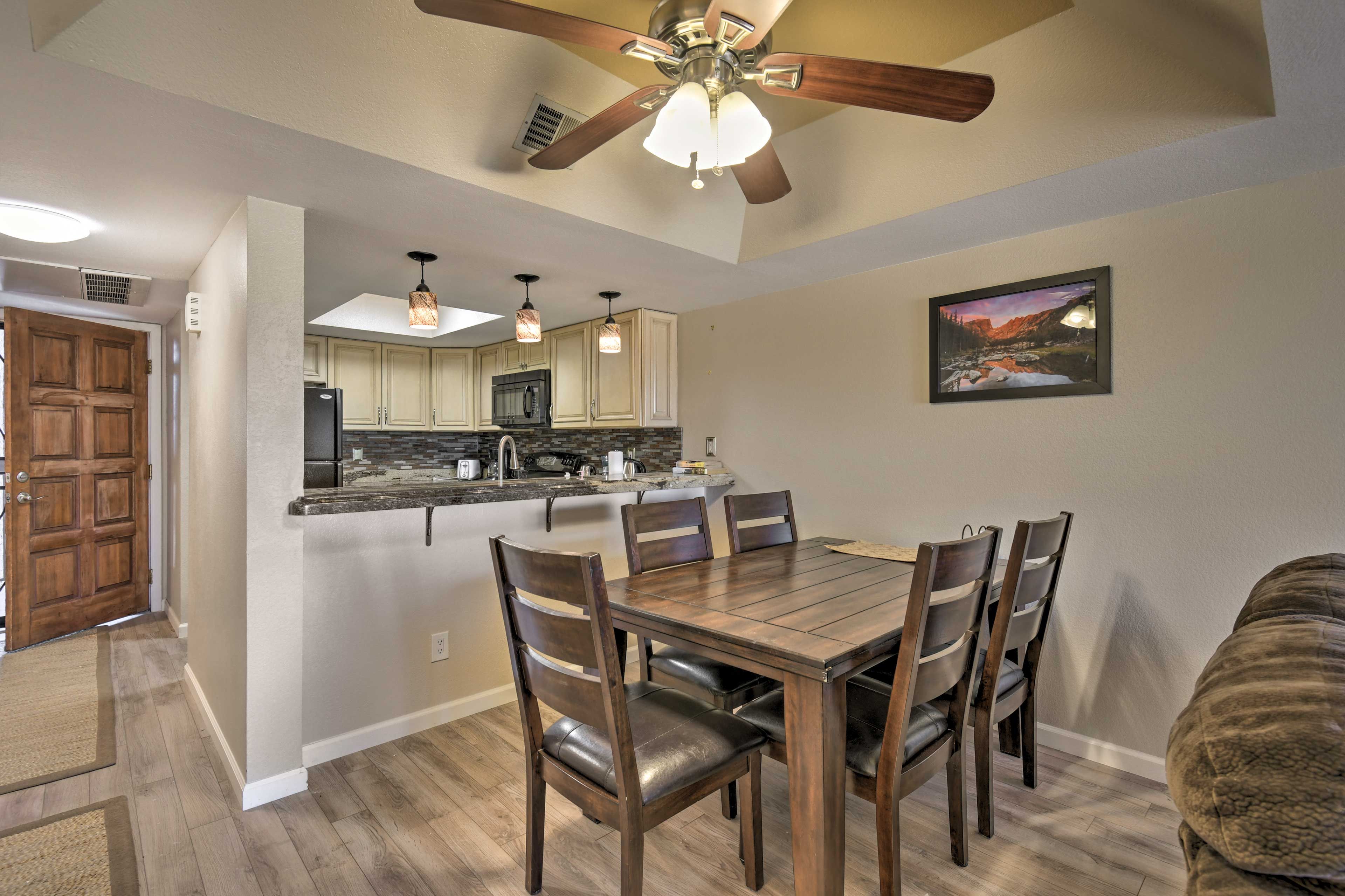 Dining Area | Dishes & Flatware Provided