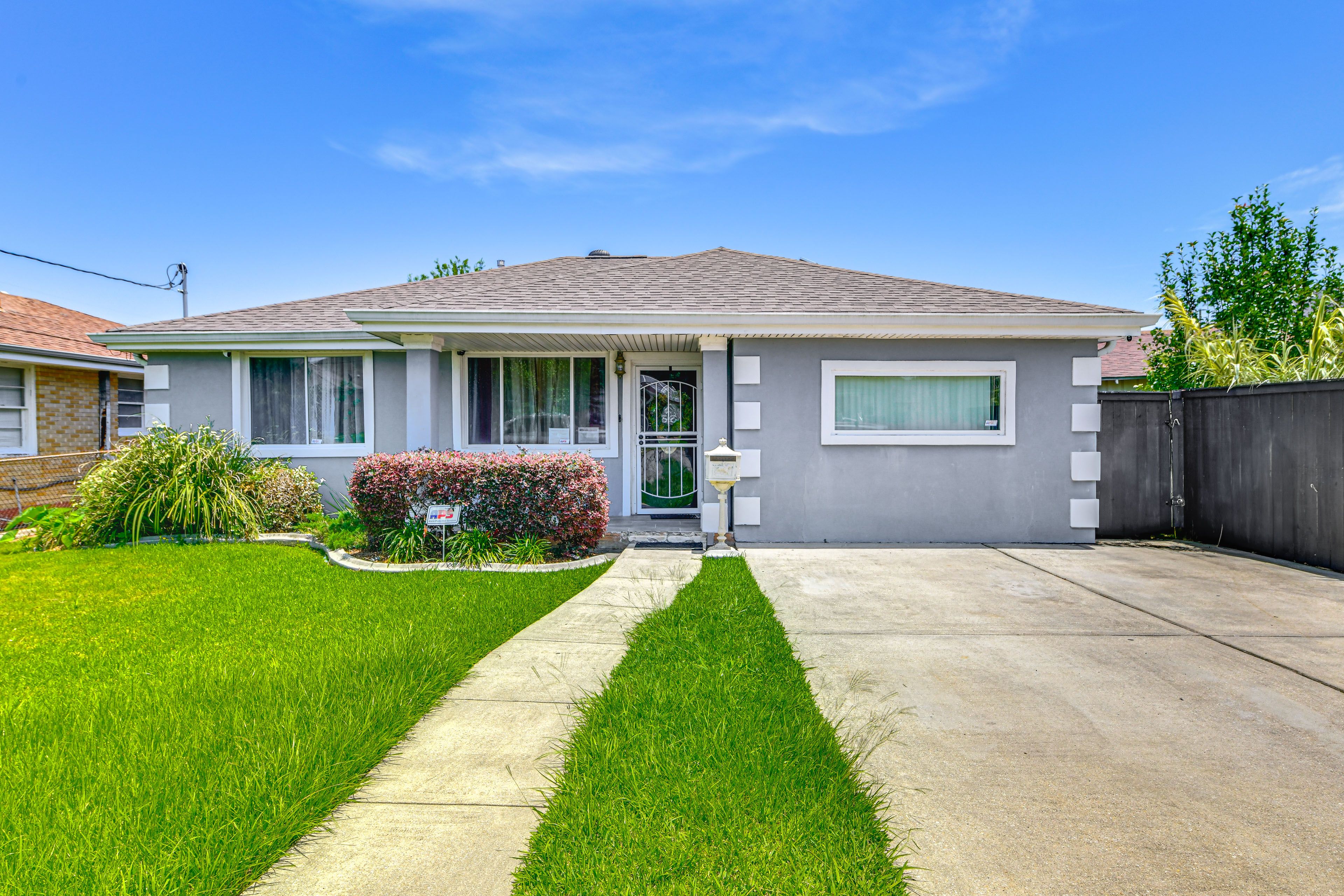 New Orleans Vacation Rental | 4BR | 2BA | 1 Step to Enter | 1,700 Sq Ft
