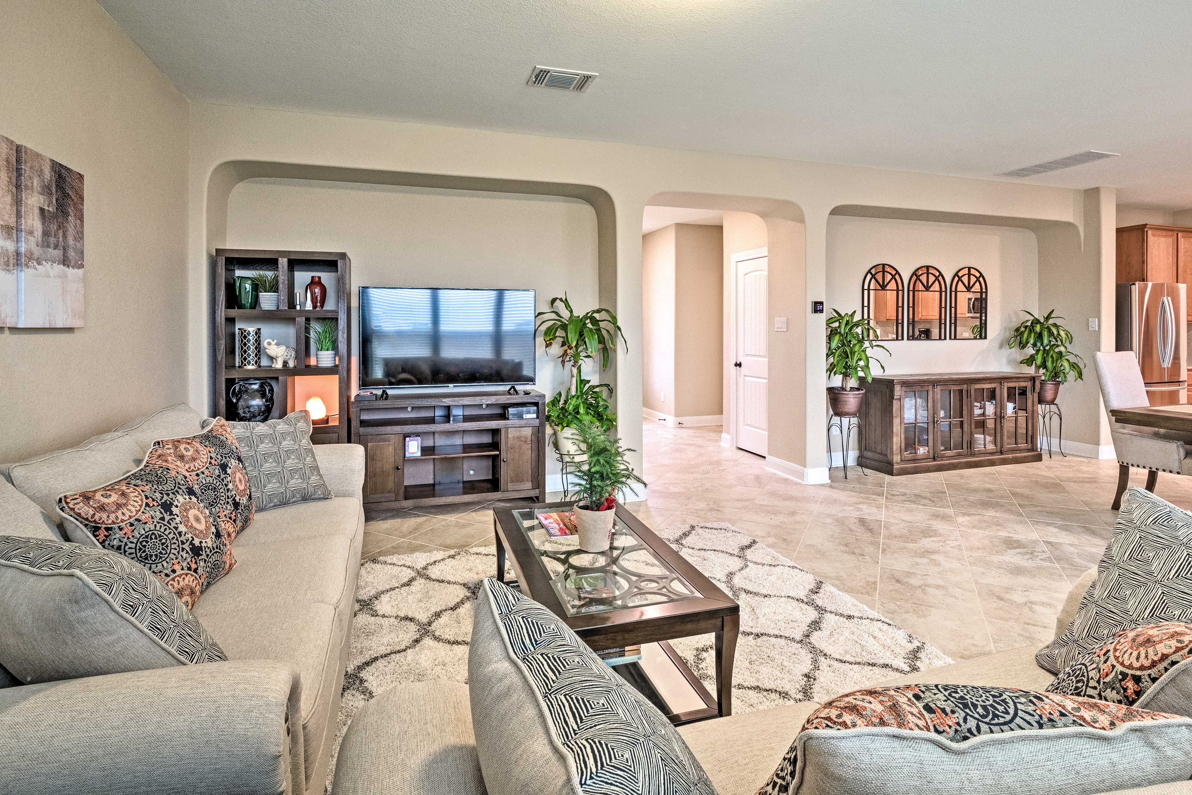 Manor Vacation Rental | 3BR | 2.5BA | 2,124 Sq Ft | Stairs to Access