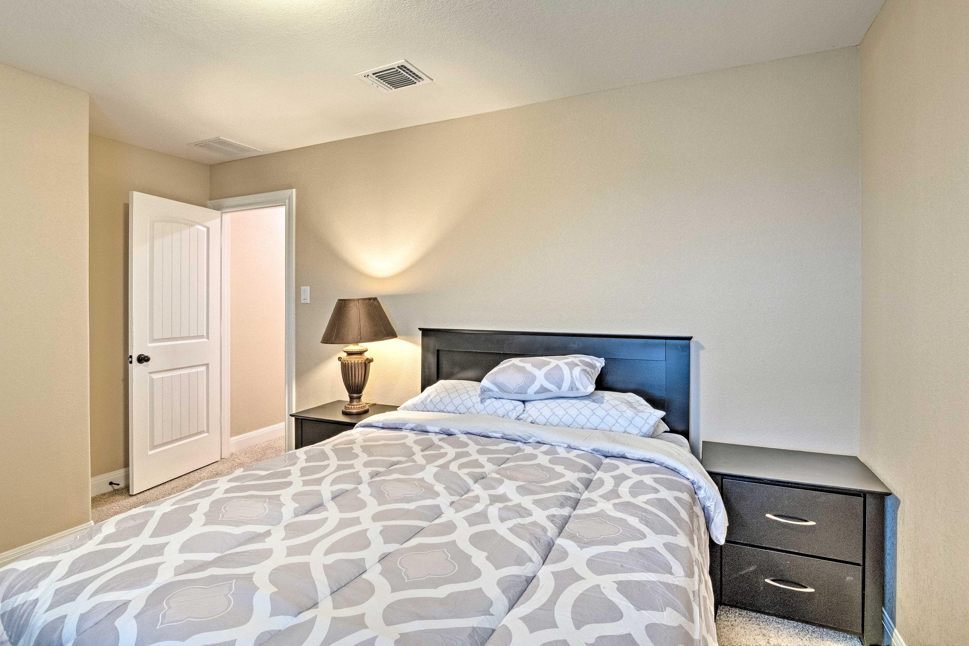 Bedroom 2 | Queen Bed
