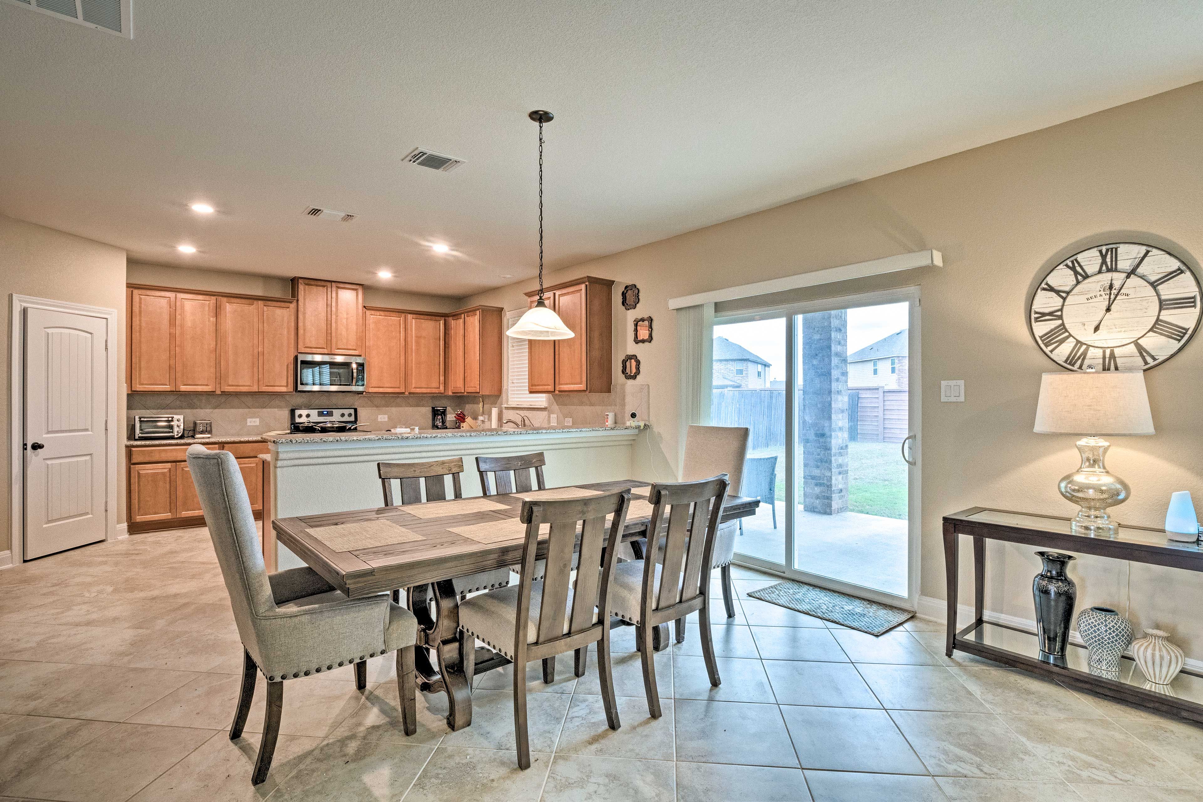 Dining Area | Dishware & Flatware Provided