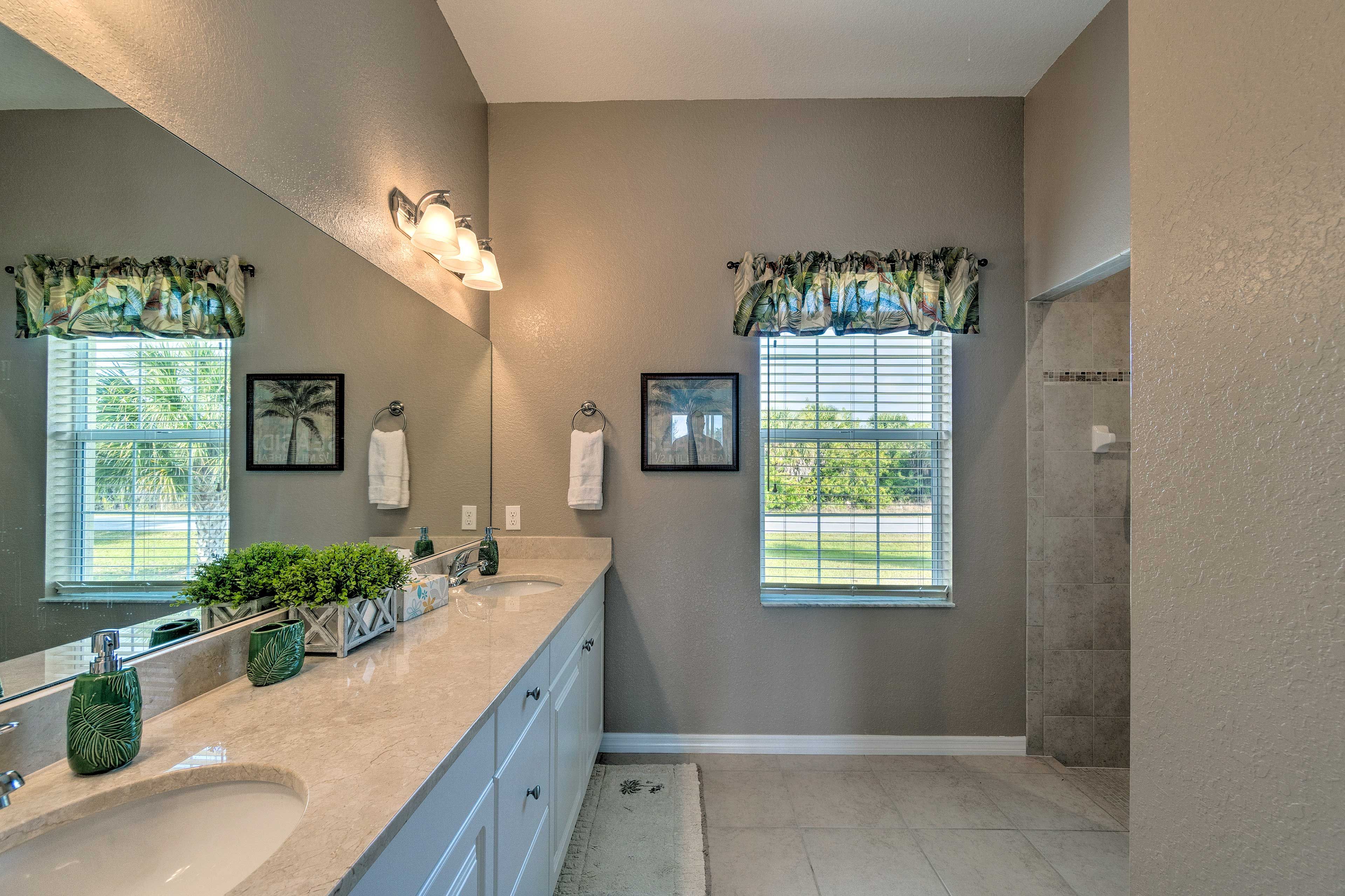 En-Suite Bathroom | Towels Provided