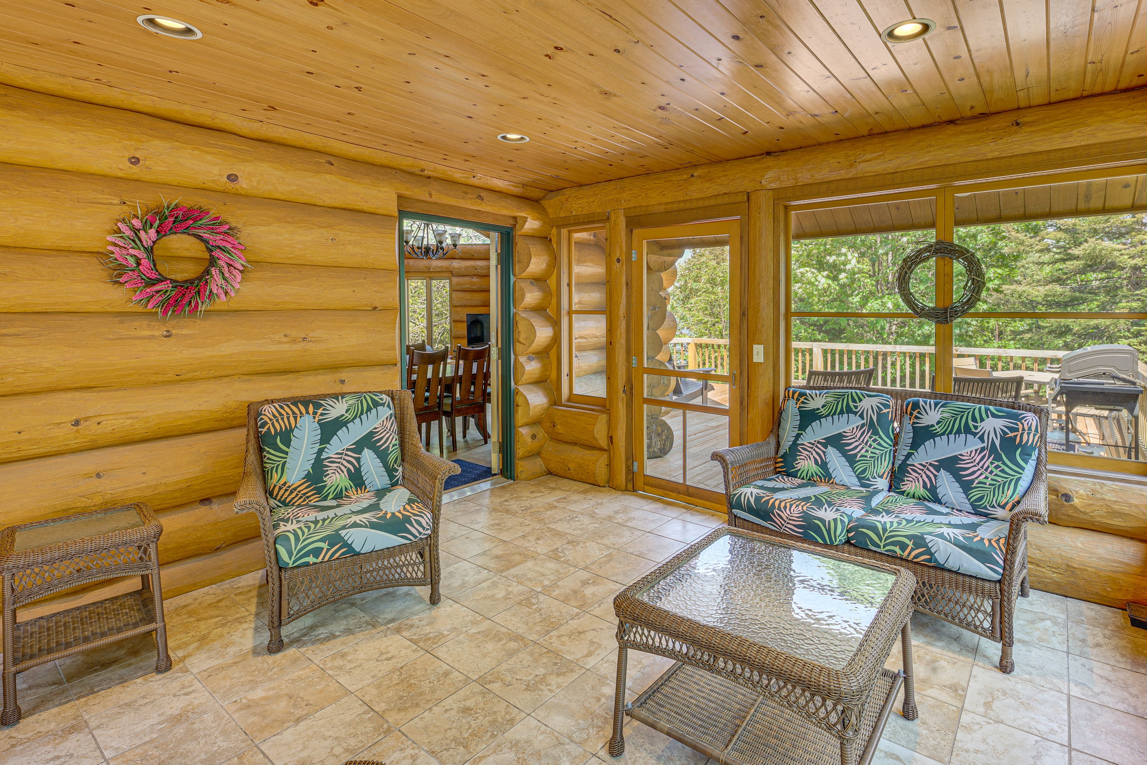 Sunroom w/ Seating