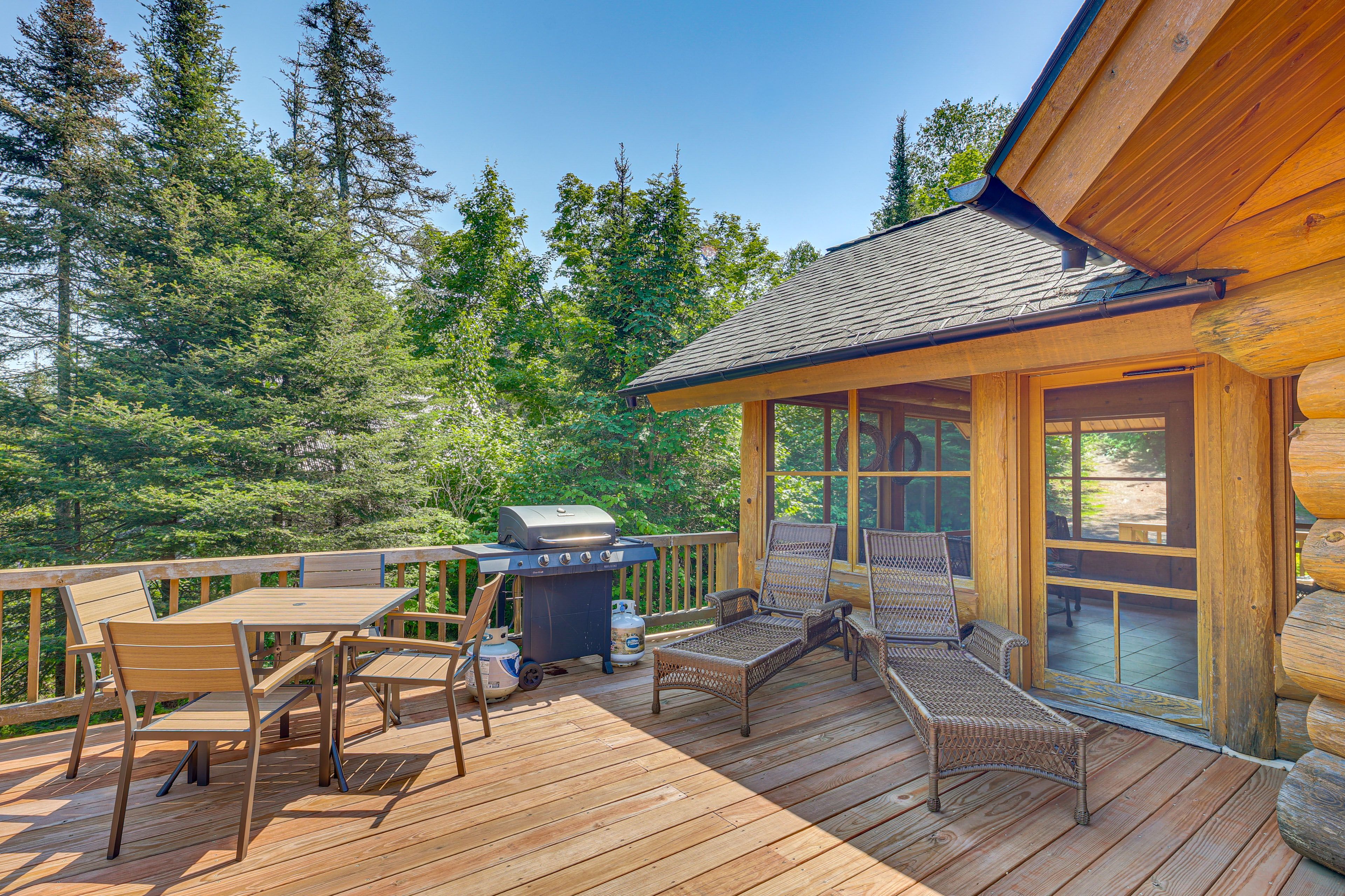 Furnished Deck