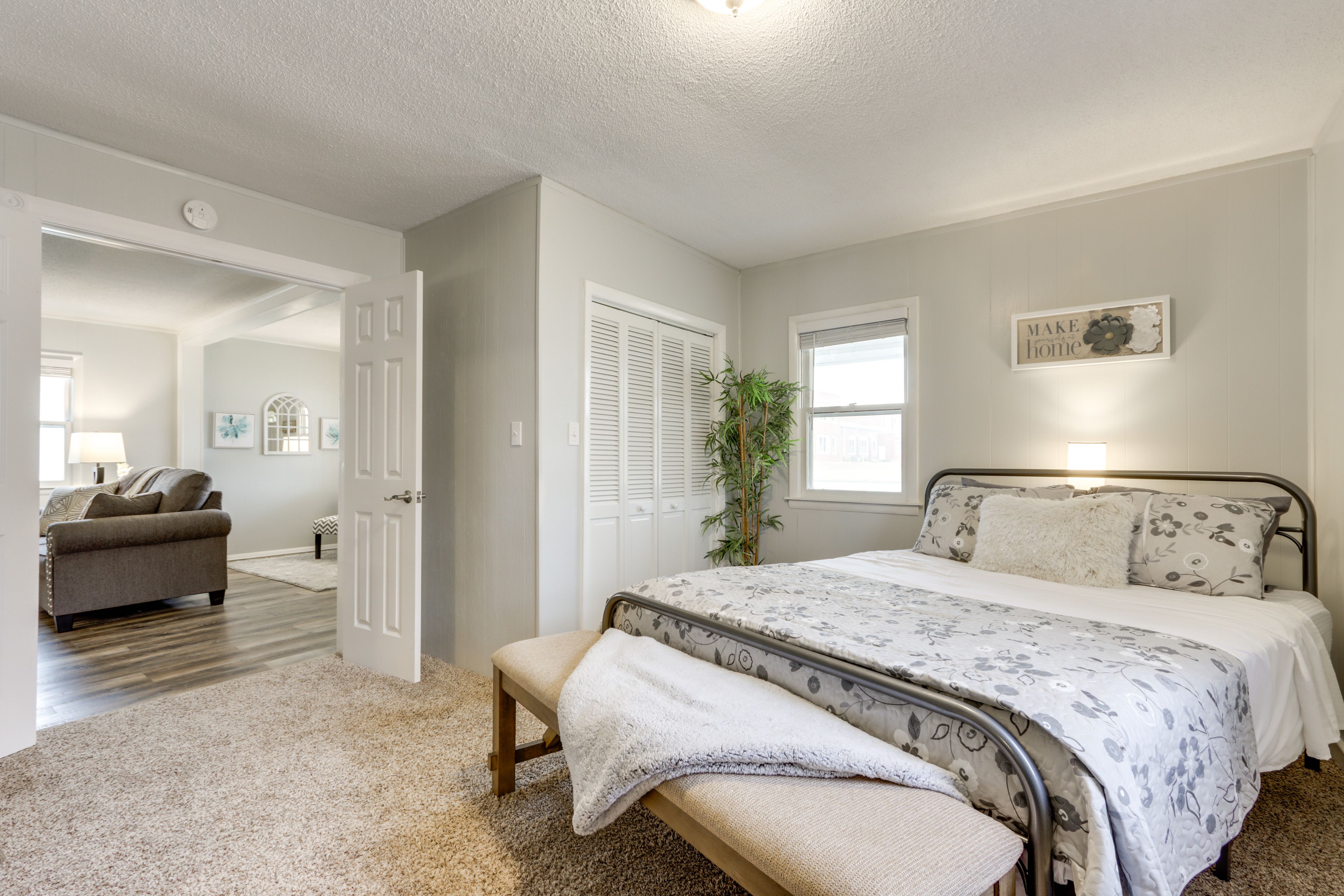 Bedroom 2 | Queen Bed