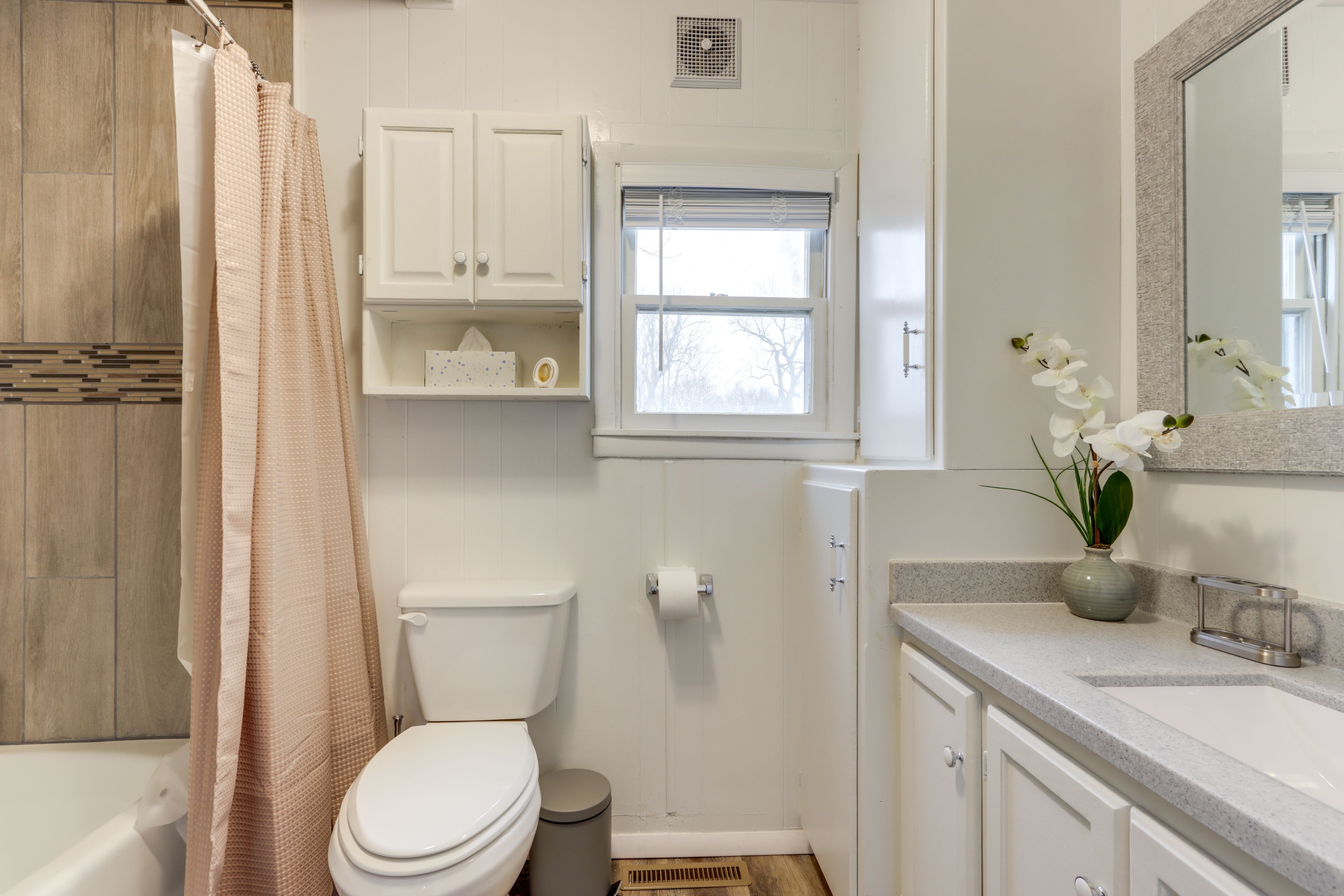 Full Bathroom | Towels & Linens Provided