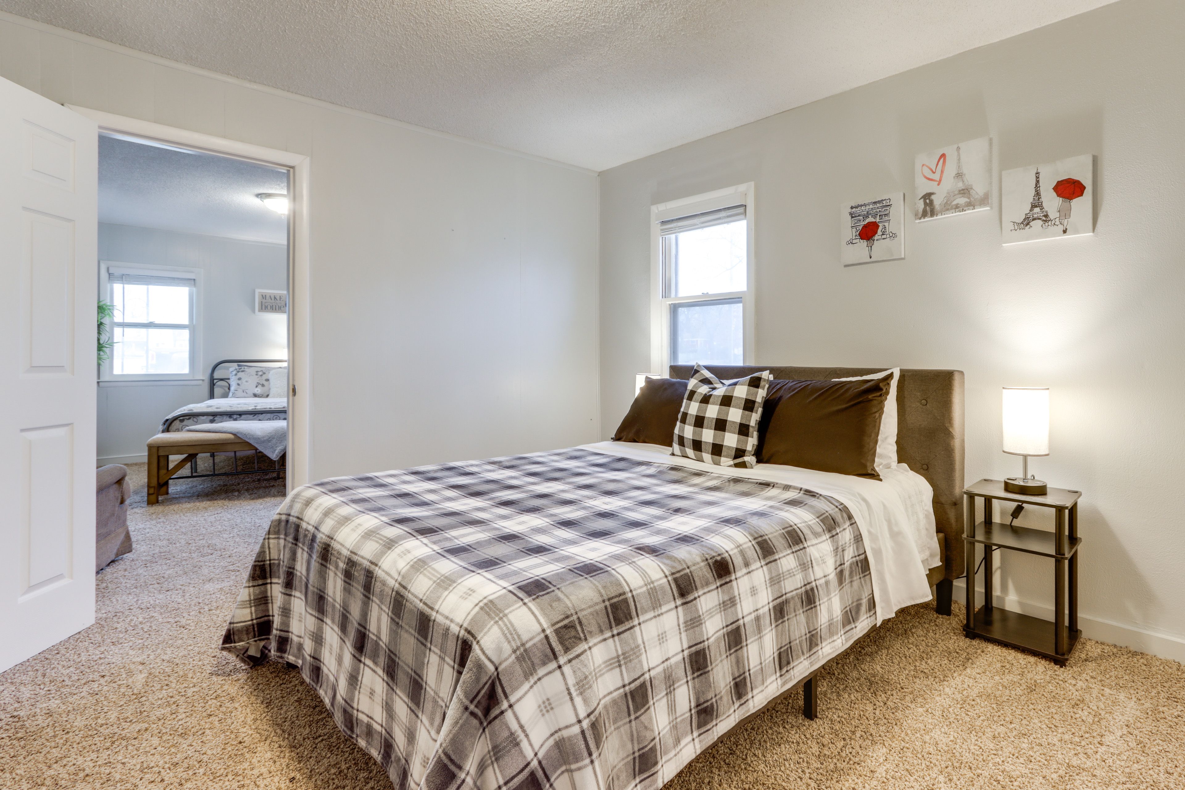 Bedroom 1 | Queen Bed | Smart TV