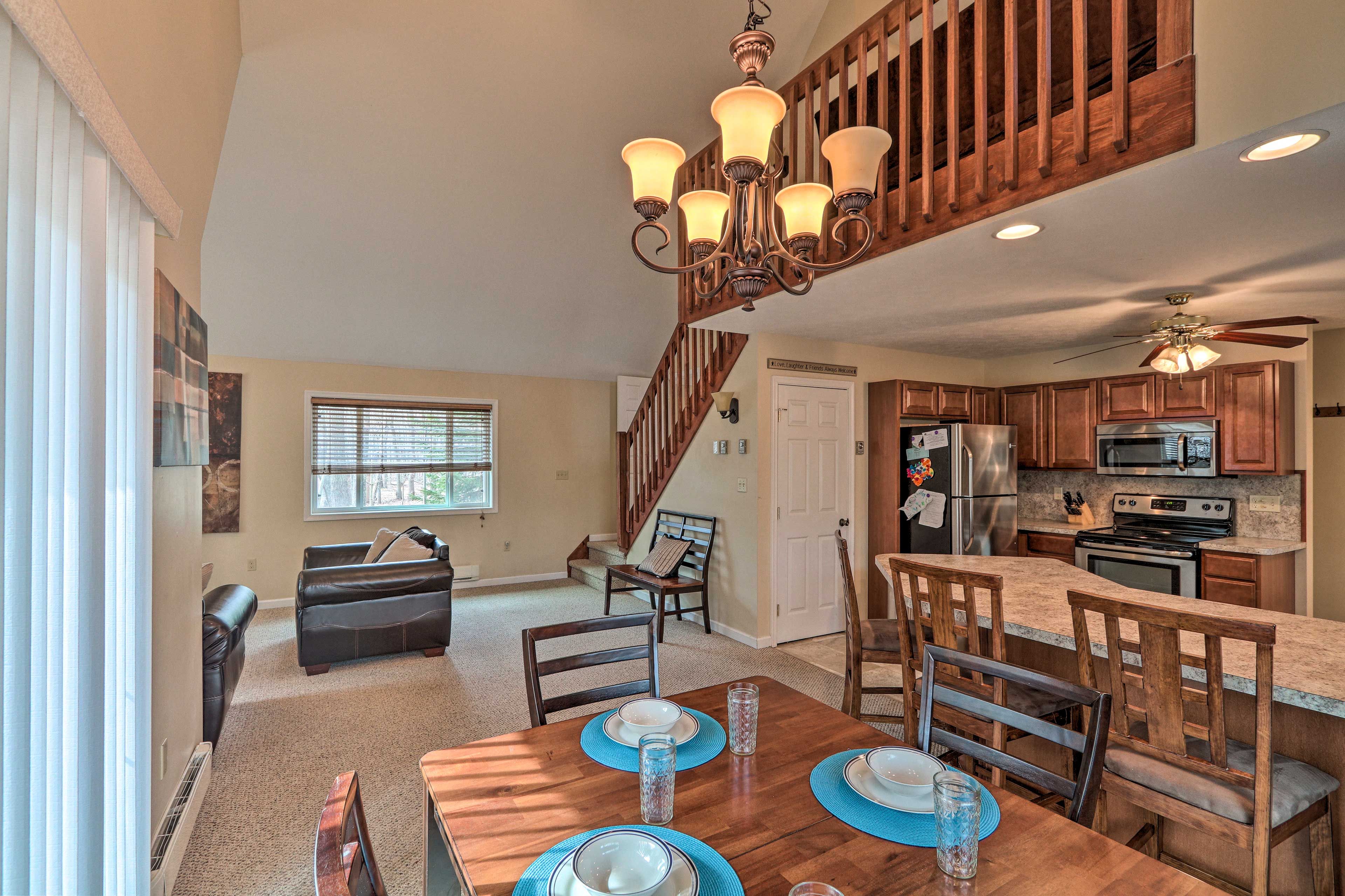 Dining Area | Dishes & Flatware Provided