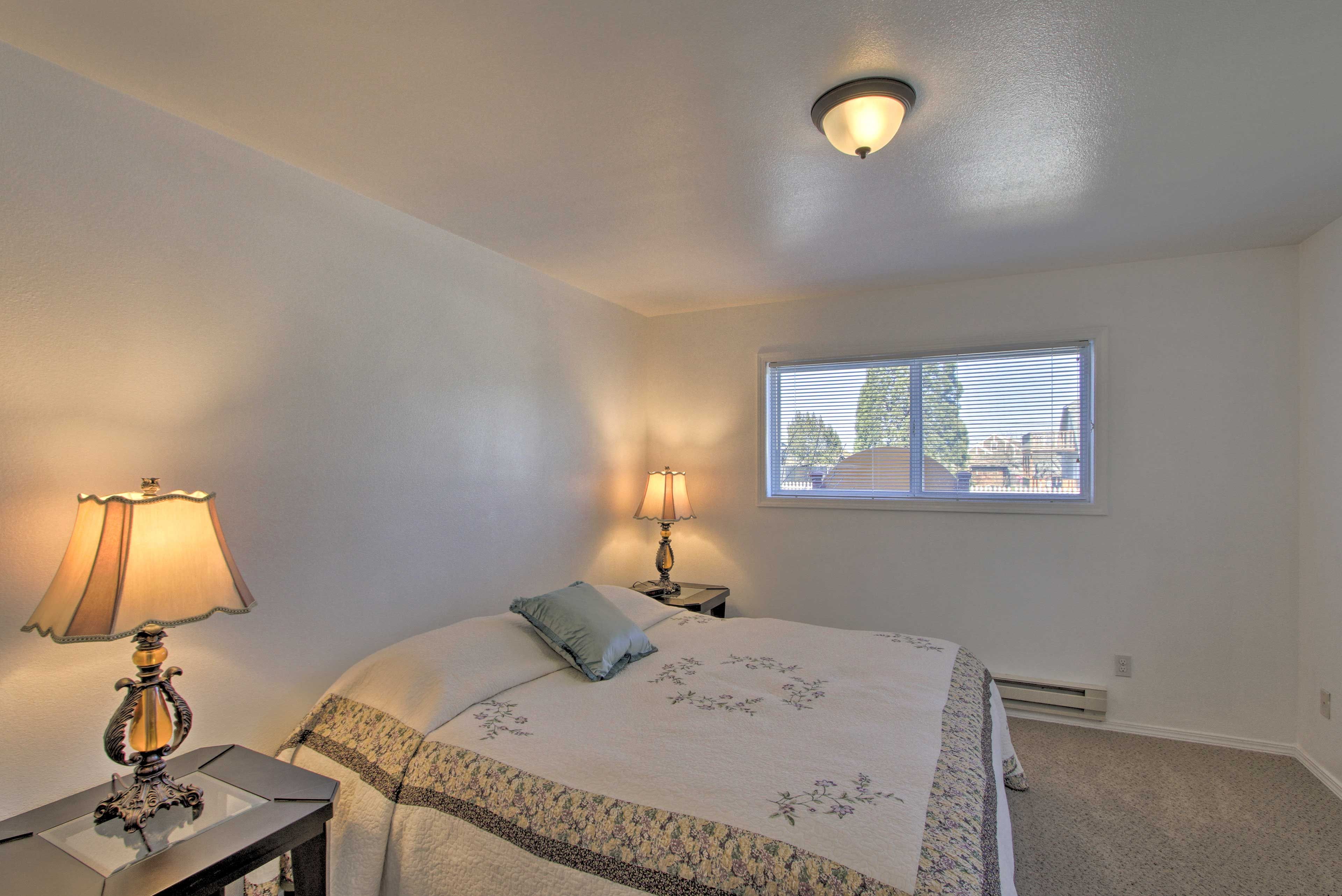 Bedroom 1 | King Bed