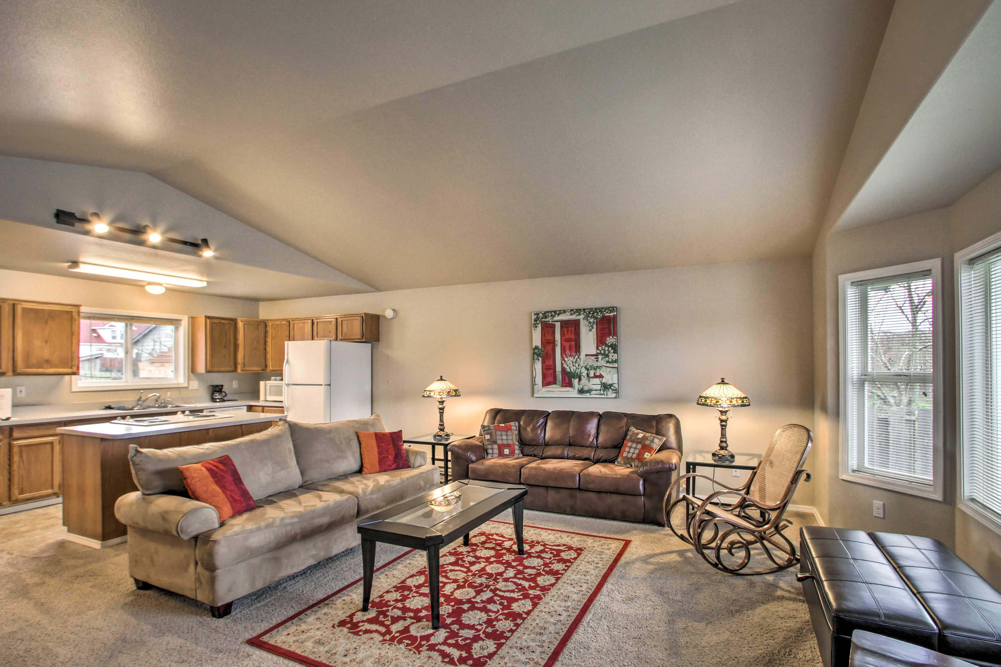 Main Living Space | Flat-Screen Cable TV